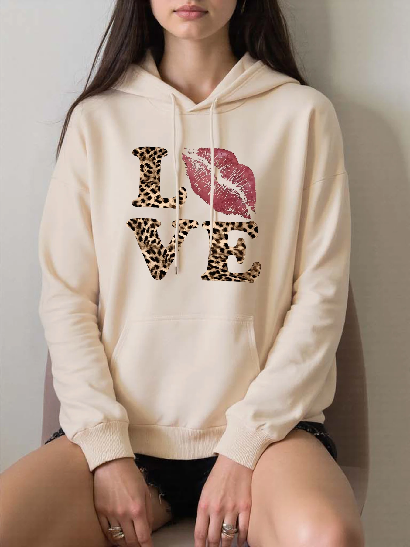 Толстовка с красными губами и леопардовым принтом Love Prints, женская универсальная уличная одежда в стиле хип-хоп, повседневные свободные толстовки, флисовая осенняя женская одежда
Толстовка с красными губами и леопардовым принтом Love Prints, женская универсальная уличная одежда в стиле хип-хоп, повседневные свободные толстовки, флисовая осенняя женская одежда