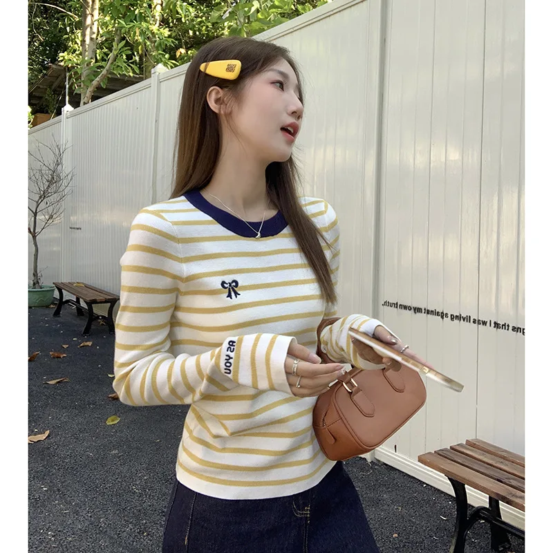 New Women's Striped T-Shirt Korean Style Yellow round Neck Knitted Top Casual Comfortable Fit for Autumn Winter Season
New Women's Striped T-Shirt Korean Style Yellow round Neck Knitted Top Casual Comfortable Fit for Autumn Winter Season