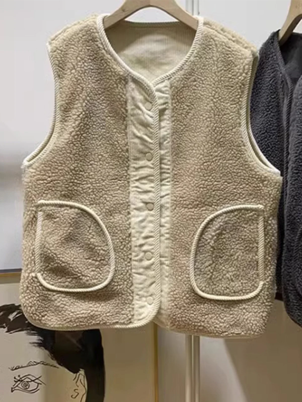 Thiened вельветовый жилет из меха ягненка, женская модная одежда для поездок на работу, круглая зимняя верхняя одежда на одной пуговице 
Thiened вельветовый жилет из меха ягненка, женская модная одежда для поездок на работу, круглая зимняя верхняя одежда на одной пуговице