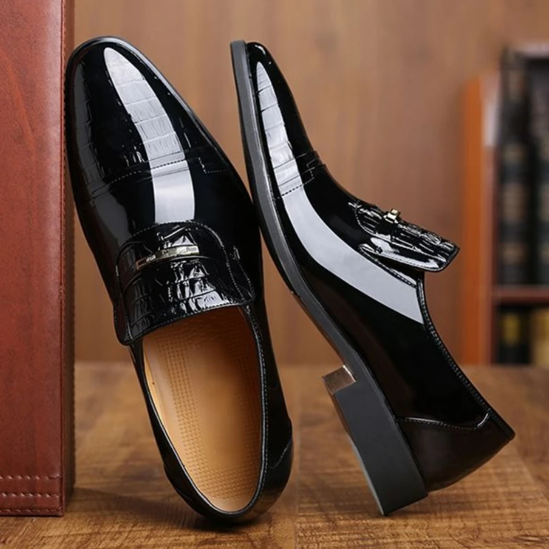 Мужские модельные туфли большого размера из лакированной кожи, однотонные, высокого качества, модные, повседневные, для вечеринок, джентльмен 39, офисная новая социальная обувь для мужчин
Мужские модельные туфли большого размера из лакированной кожи, однотонные, высокого качества, модные, повседневные, для вечеринок, джентльмен 39, офисная новая социальная обувь для мужчин
