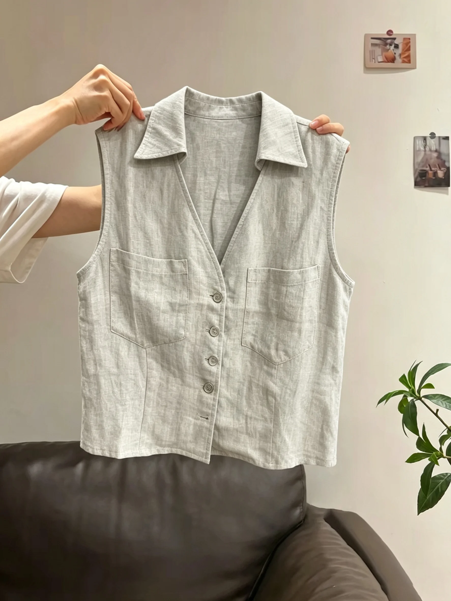 Slim Fit Japanese Style Thin V Neck Vest Unisex Summer Sleeveless Loose Artistic Commuting Top Casual Loose Style No Button
Slim Fit Japanese Style Thin V Neck Vest Unisex Summer Sleeveless Loose Artistic Commuting Top Casual Loose Style No Button