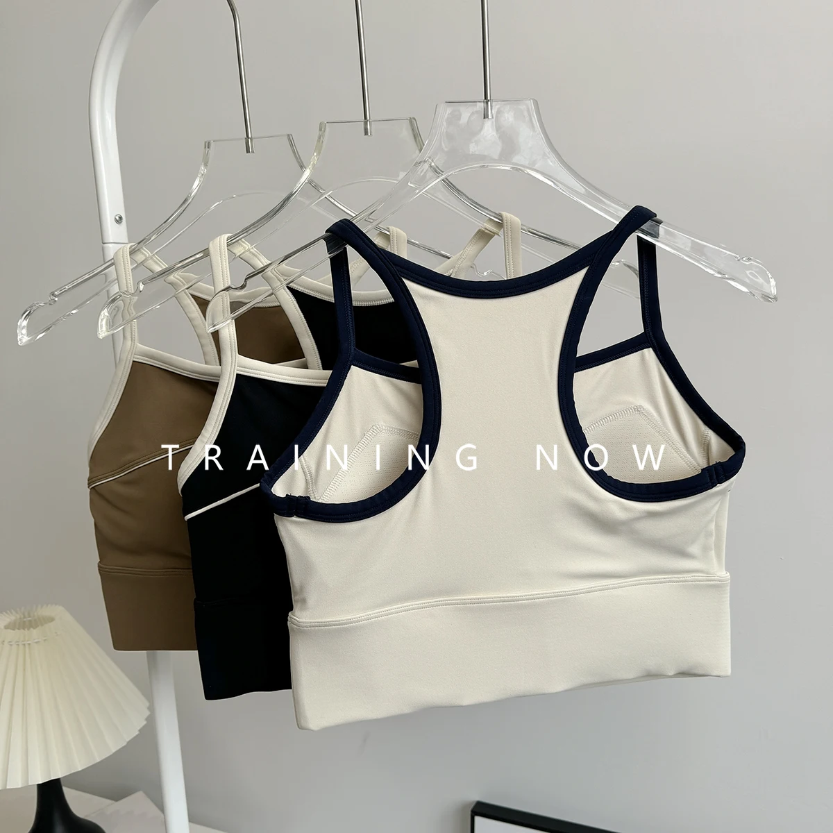 Спортивный бюстгальтер женский летний интегрированный фитнес сексуальный красивый костюм для йоги сзади противоударный жилет для бега с тонкими бретелями
Спортивный бюстгальтер женский летний интегрированный фитнес сексуальный красивый костюм для йоги сзади противоударный жилет для бега с тонкими бретелями