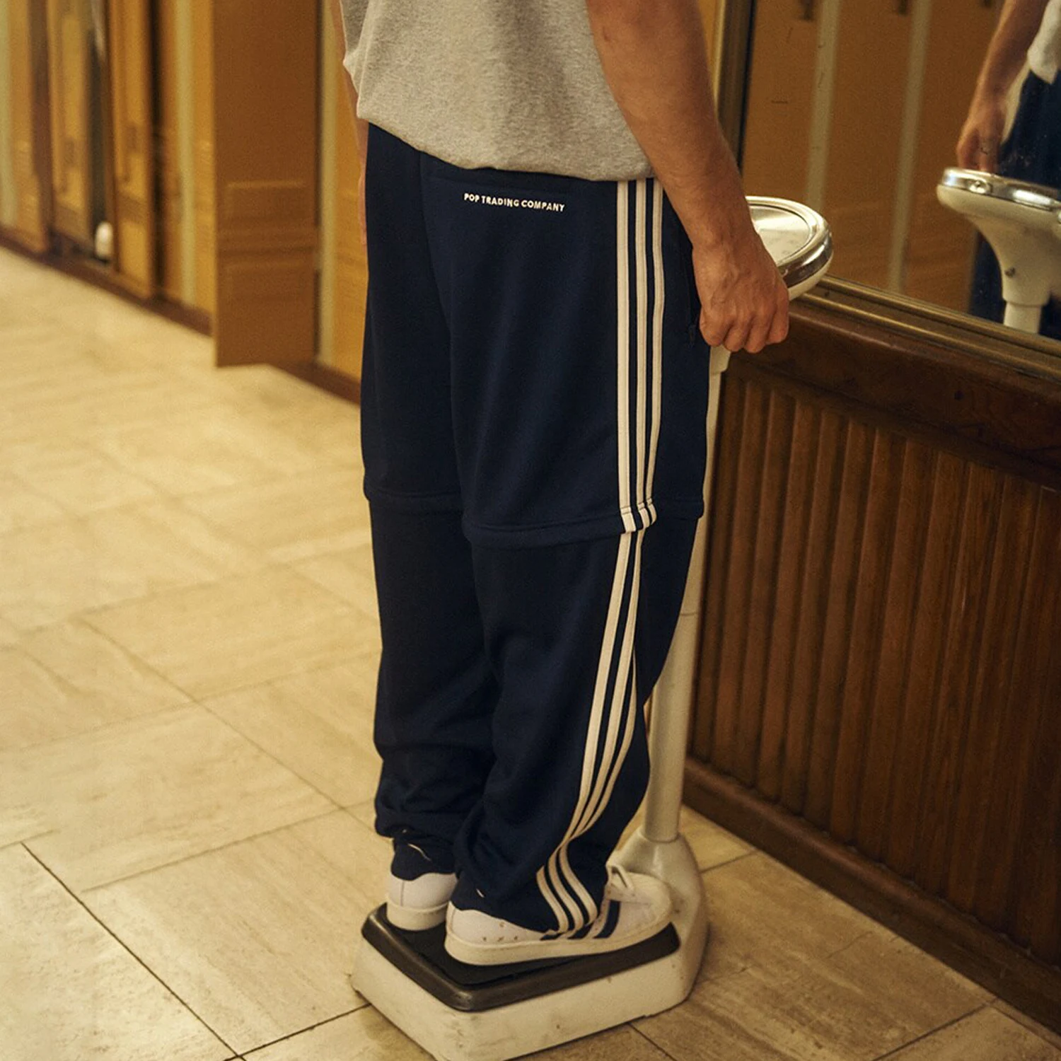 Мужские и женские свободные спортивные брюки Adidas Originals Trefoil Collaboration IX1975
Мужские и женские свободные спортивные брюки Adidas Originals Trefoil Collaboration IX1975