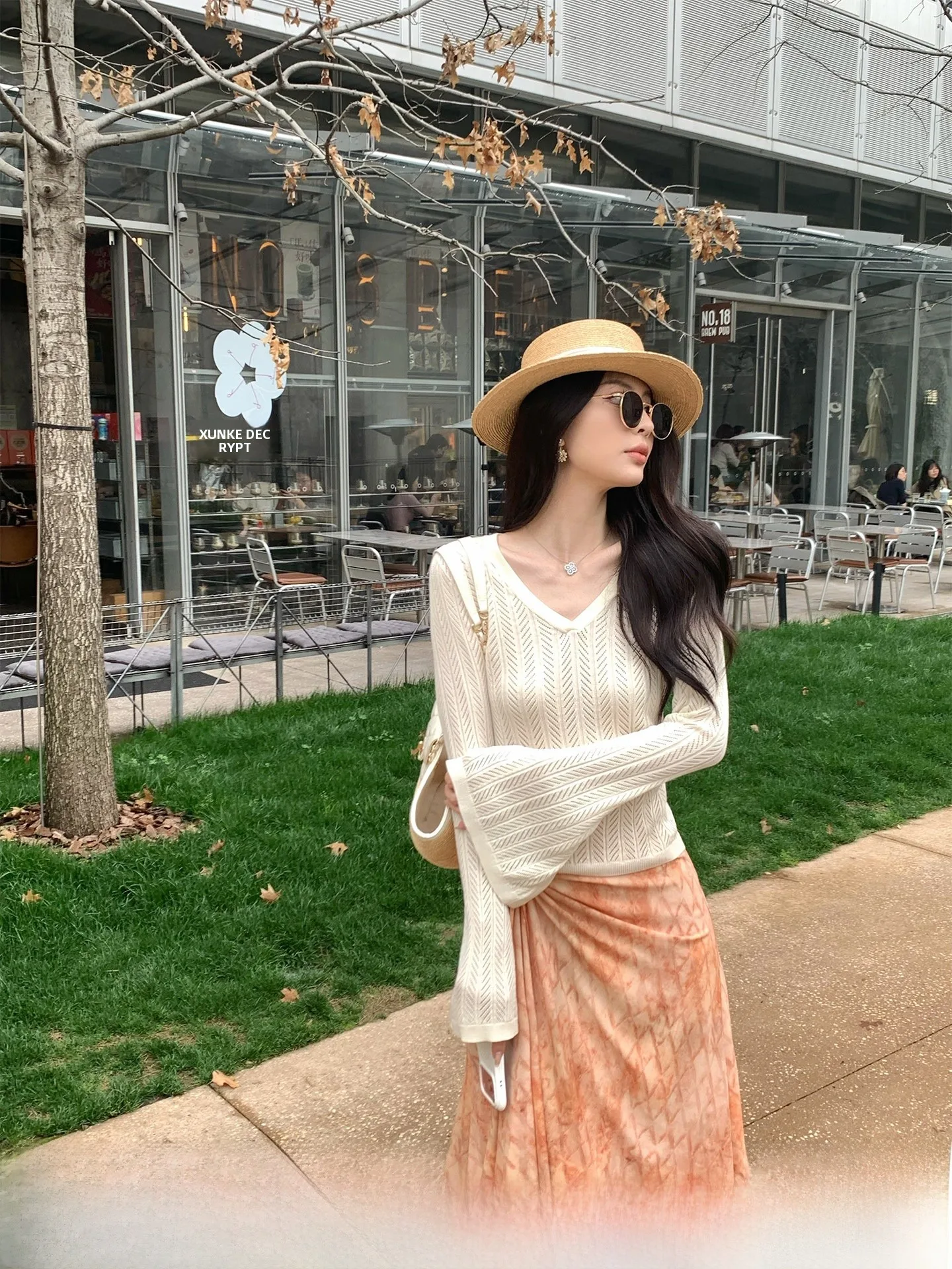 Kun【YuJin】Ice Silk Knitted Shirt Women's Spring Air Conditioning Design Thin V-neck Top Slim Fit Long Sleeve Striped Pattern
Kun【YuJin】Ice Silk Knitted Shirt Women's Spring Air Conditioning Design Thin V-neck Top Slim Fit Long Sleeve Striped Pattern