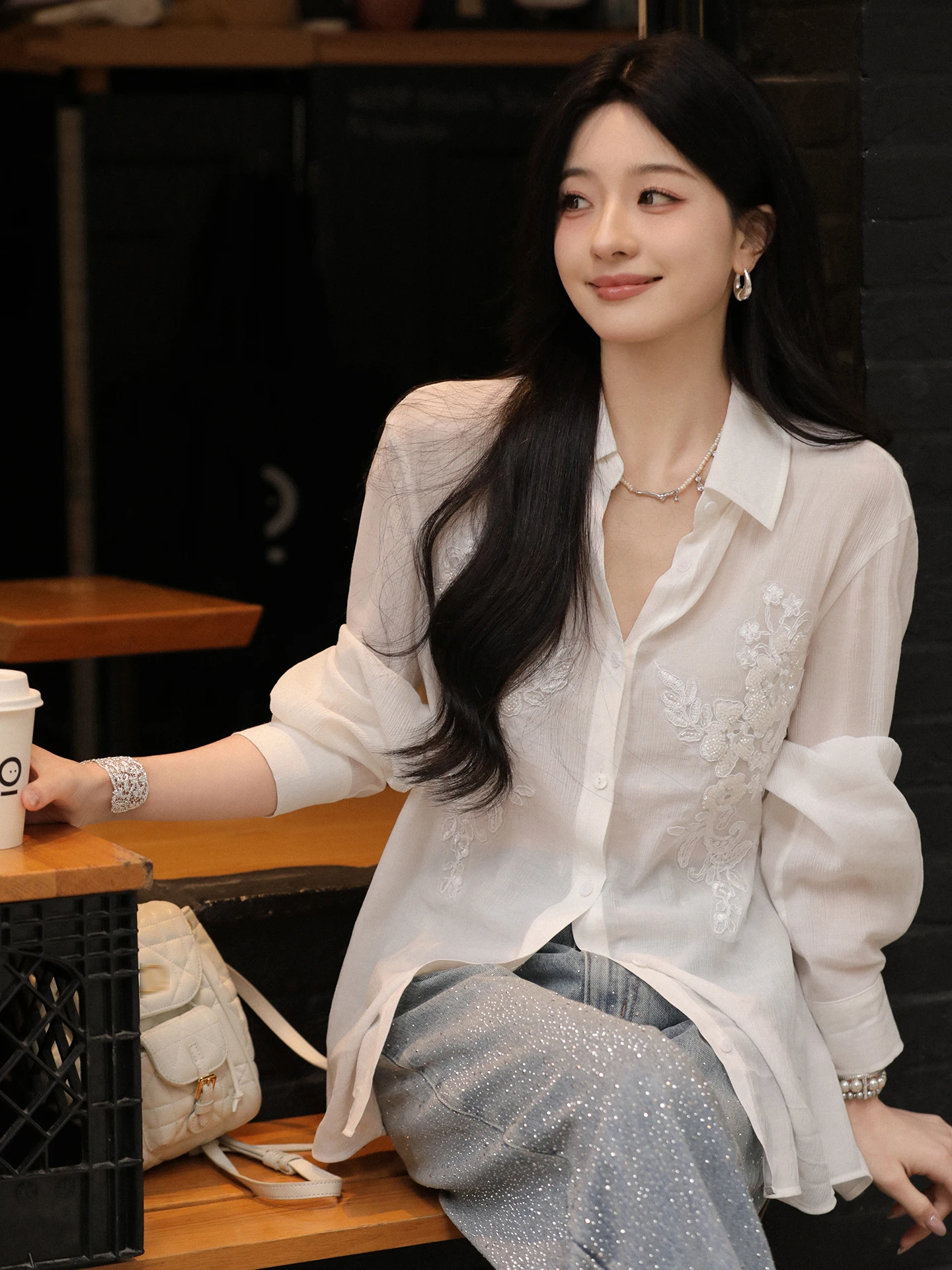 Aboutpoem Summer Poem Loose Long Sve Embroidered ell Button Stand Collar Women's irt H-ape Oversized Cuter Commut...
Aboutpoem Summer Poem Loose Long Sve Embroidered ell Button Stand Collar Women's irt H-ape Oversized Cuter Commut...