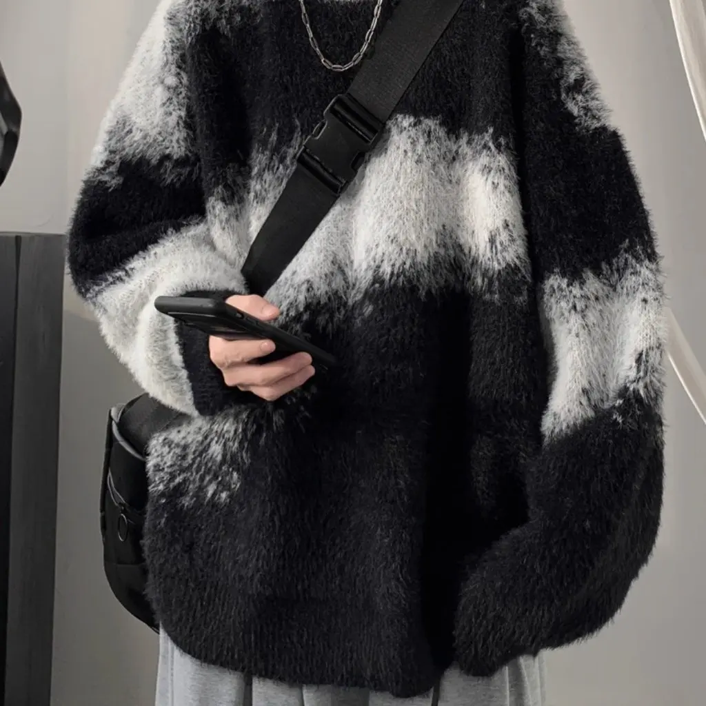 Men's Black And White Stitching Hiphorse Wool Sweater round Neck Thickened Winter Fashion Japanese Style Retro Lazy Jacket
Men's Black And White Stitching Hiphorse Wool Sweater round Neck Thickened Winter Fashion Japanese Style Retro Lazy Jacket