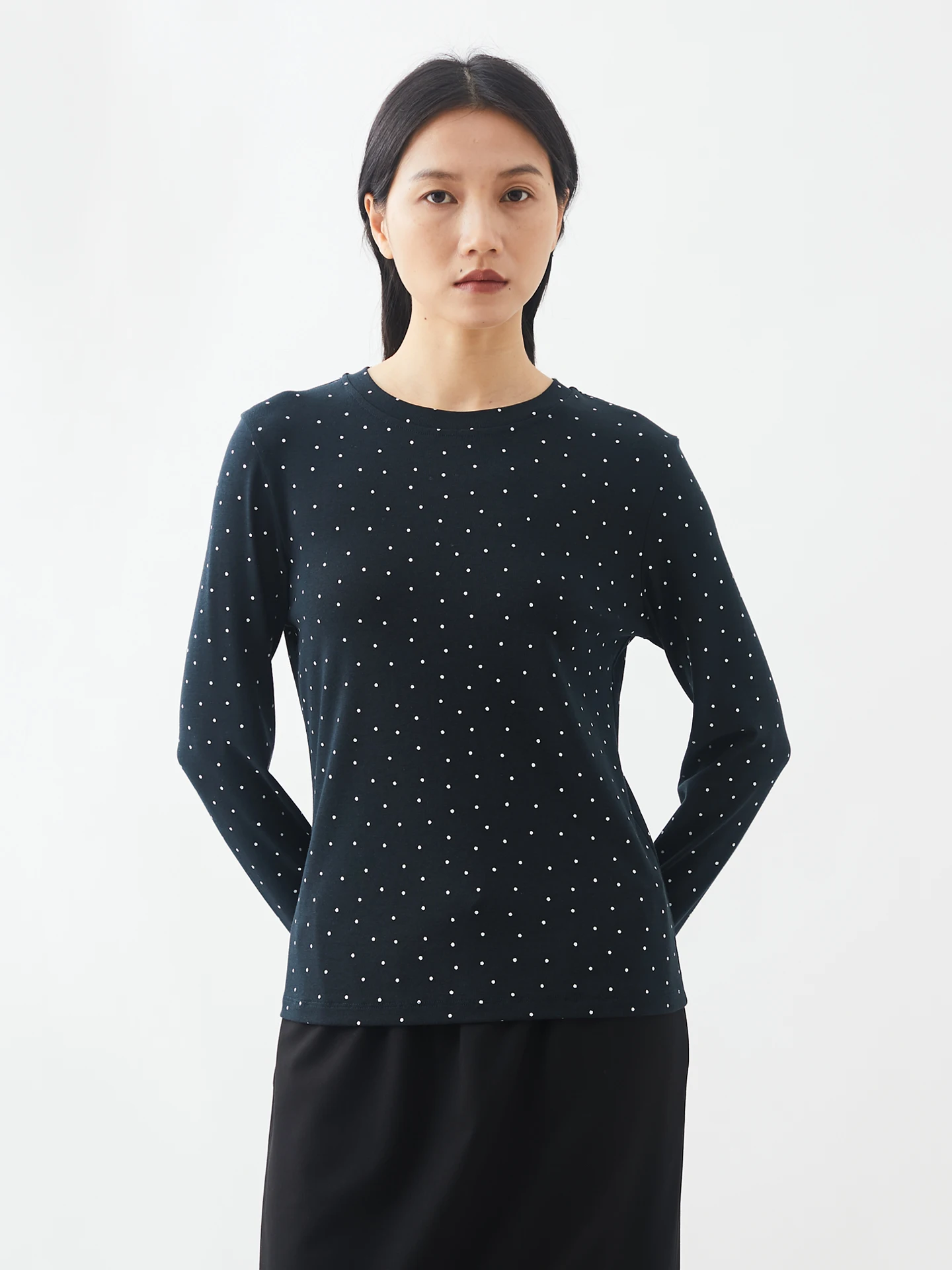 Новинка к Новому году: Женская облегающая трикотажная футболка с длинным рукавом, в стиле ретро, темно-синяя в горошек, из хлопка, для ранней весны
Новинка к Новому году: Женская облегающая трикотажная футболка с длинным рукавом, в стиле ретро, темно-синяя в горошек, из хлопка, для ранней весны