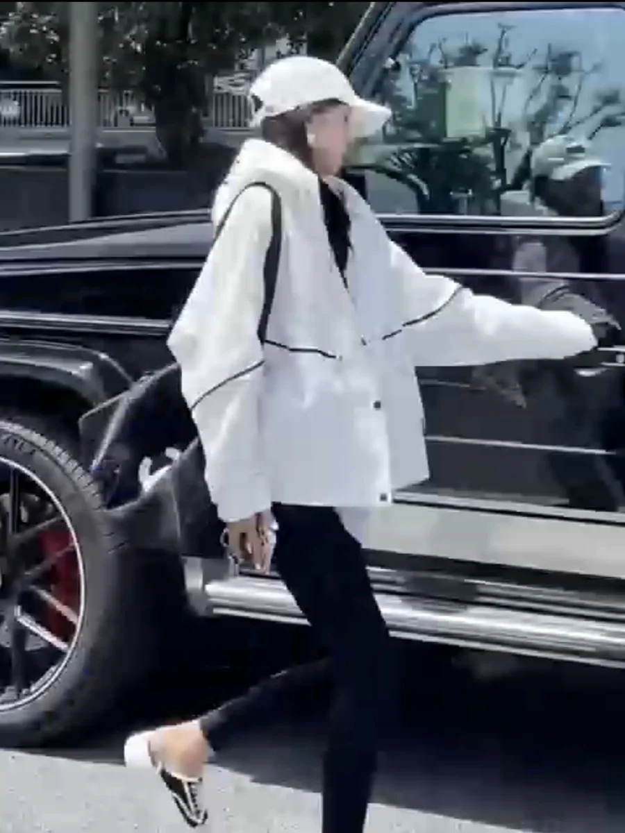 White Short Hooded Jacket Women's Spring Autumn 2026 New Small Size Loose Versatile High-End Casual Top Trendy
White Short Hooded Jacket Women's Spring Autumn 2026 New Small Size Loose Versatile High-End Casual Top Trendy