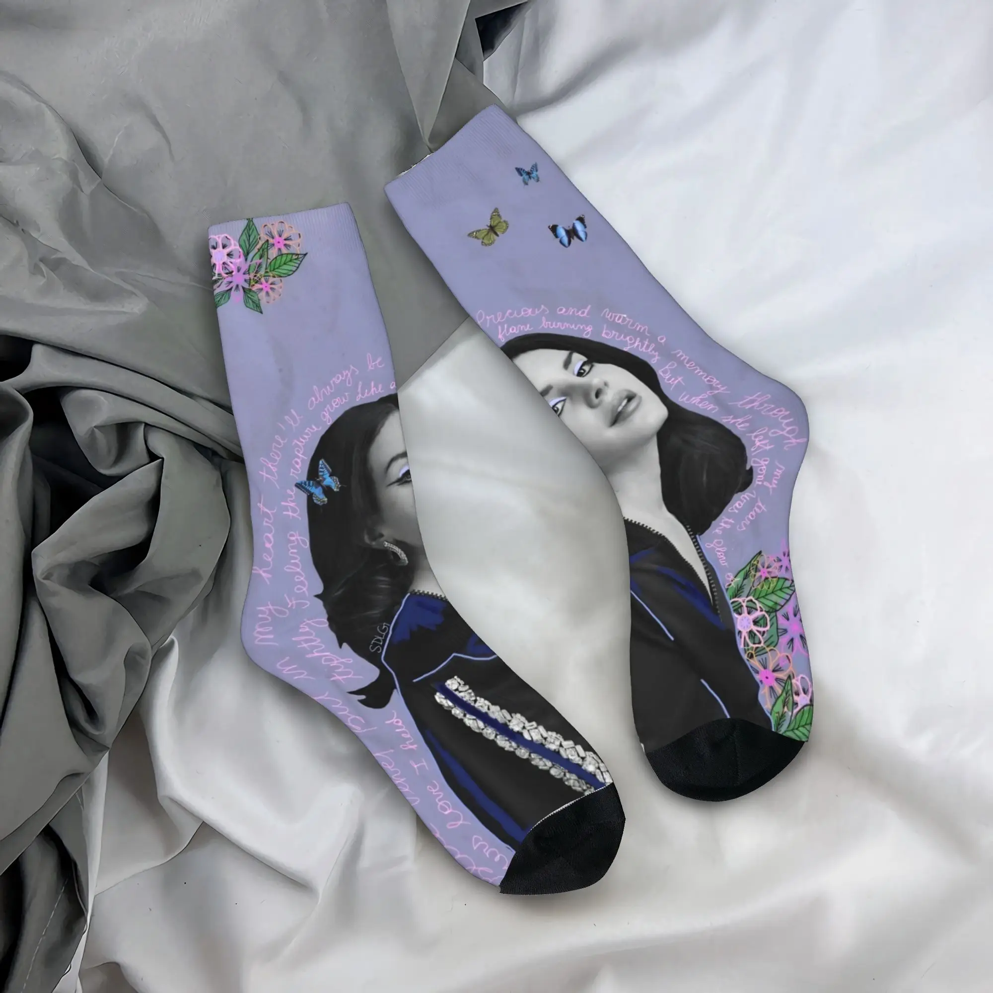 Американские носки Lana Del Rey, модные чулки унисекс, мужские теплые мягкие уличные носки, осенние нескользящие носки с принтом
Американские носки Lana Del Rey, модные чулки унисекс, мужские теплые мягкие уличные носки, осенние нескользящие носки с принтом