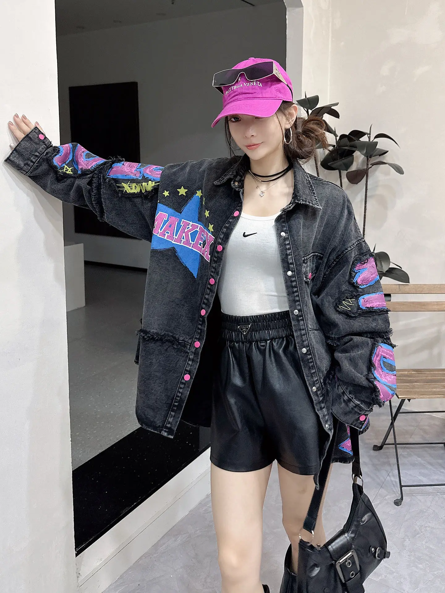 2026 New Women Black Denim Shirt Jacket Oversized Longline Coat Cardigan Casual Chic Luxury Spring Fall Outerwear Wholesale
2026 New Women Black Denim Shirt Jacket Oversized Longline Coat Cardigan Casual Chic Luxury Spring Fall Outerwear Wholesale