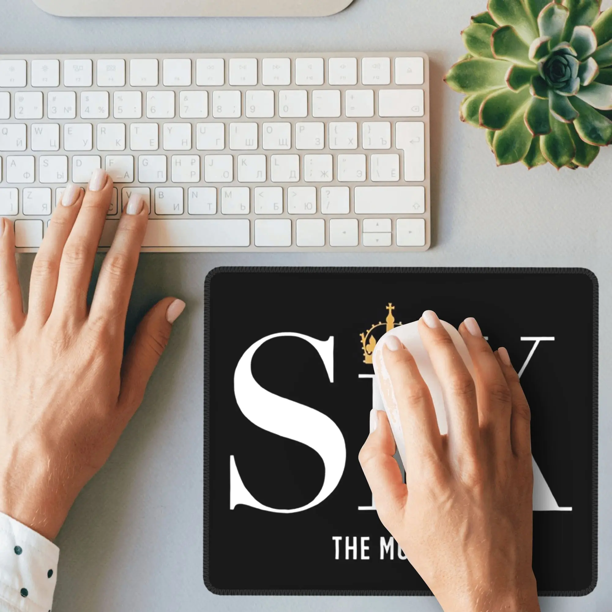 Коврик для мыши Six The Musical, коврик для компьютерной клавиатуры, коврик для мыши, игровой коврик для ноутбука, офисные аксессуары, коврики для стола
Коврик для мыши Six The Musical, коврик для компьютерной клавиатуры, коврик для мыши, игровой коврик для ноутбука, офисные аксессуары, коврики для стола