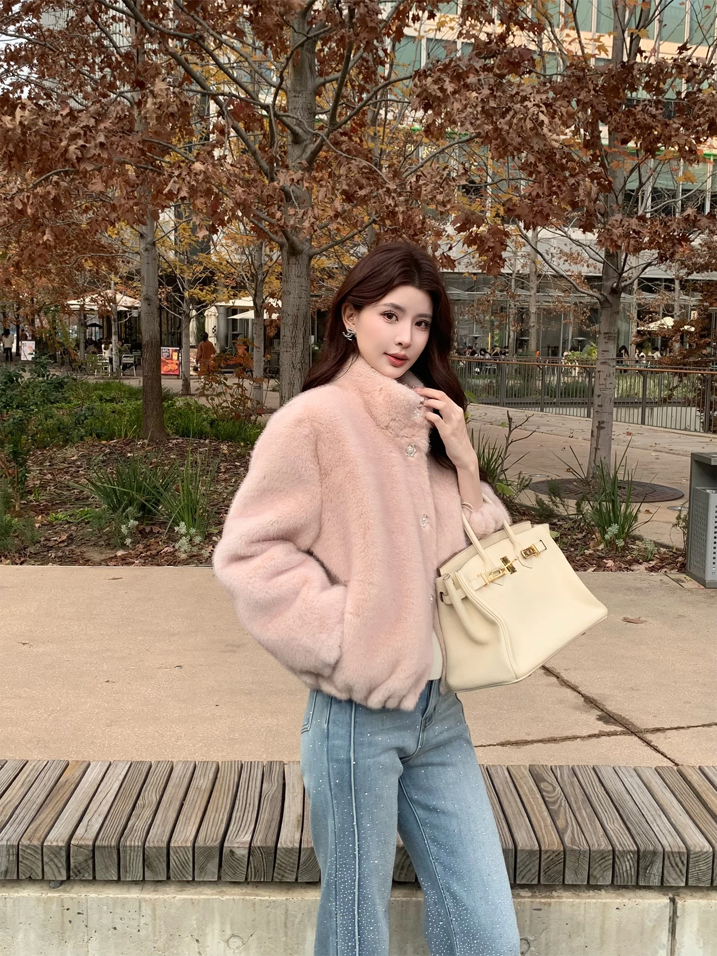 Kun Total женское пальто с мехом Thiened oulder, зимнее повседневное пальто со стойкой из полиэфирного волокна, застежка на пуговицы
Kun Total женское пальто с мехом Thiened oulder, зимнее повседневное пальто со стойкой из полиэфирного волокна, застежка на пуговицы