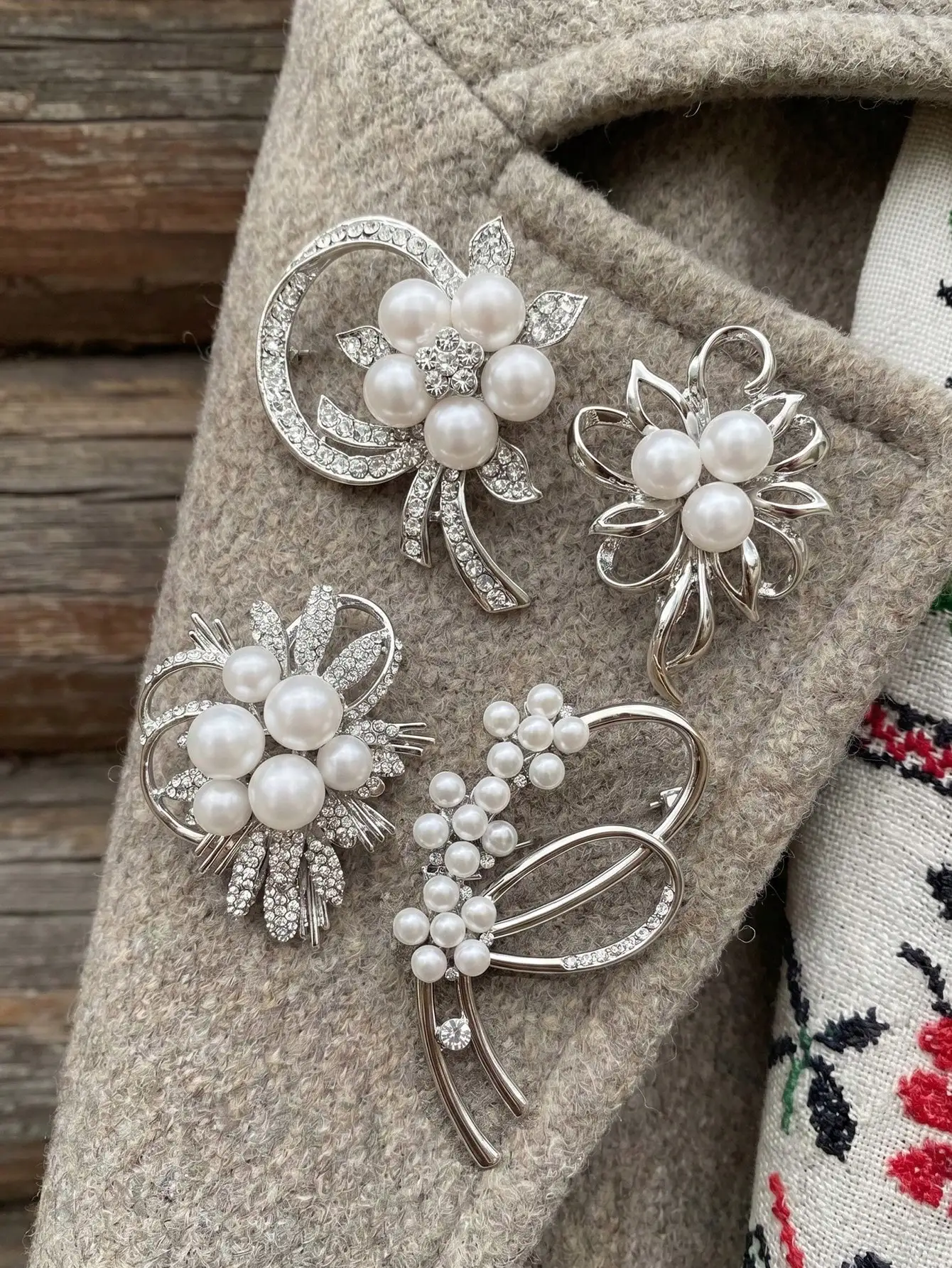 Luxury Pearl Flower Brooches - Lapel Pins For Women Unisex Casual Party Jewelry Accessories / Friends Gifts Badges Decoration
Luxury Pearl Flower Brooches - Lapel Pins For Women Unisex Casual Party Jewelry Accessories / Friends Gifts Badges Decoration