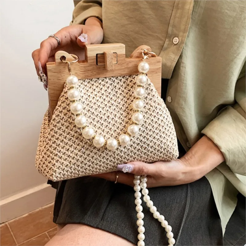 Fashion Weave Straw Shoulder Bag for Women 2025 Summer Wooden Top Handle Clip Bag Luxury Designer Handbags Trend Female Handbag
Fashion Weave Straw Shoulder Bag for Women 2025 Summer Wooden Top Handle Clip Bag Luxury Designer Handbags Trend Female Handbag