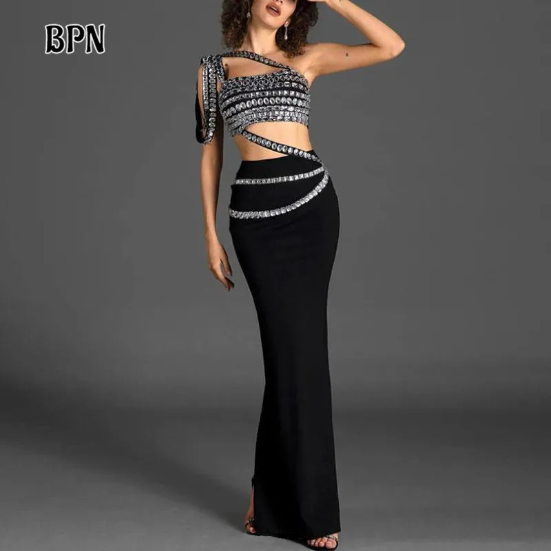 BPN Fashion Two Piece Sets For Women Diagonal Collar Sleeveless Spliced Diamonds Top High Waist Slim Skirt Sexy Party Set Female
BPN Fashion Two Piece Sets For Women Diagonal Collar Sleeveless Spliced Diamonds Top High Waist Slim Skirt Sexy Party Set Female