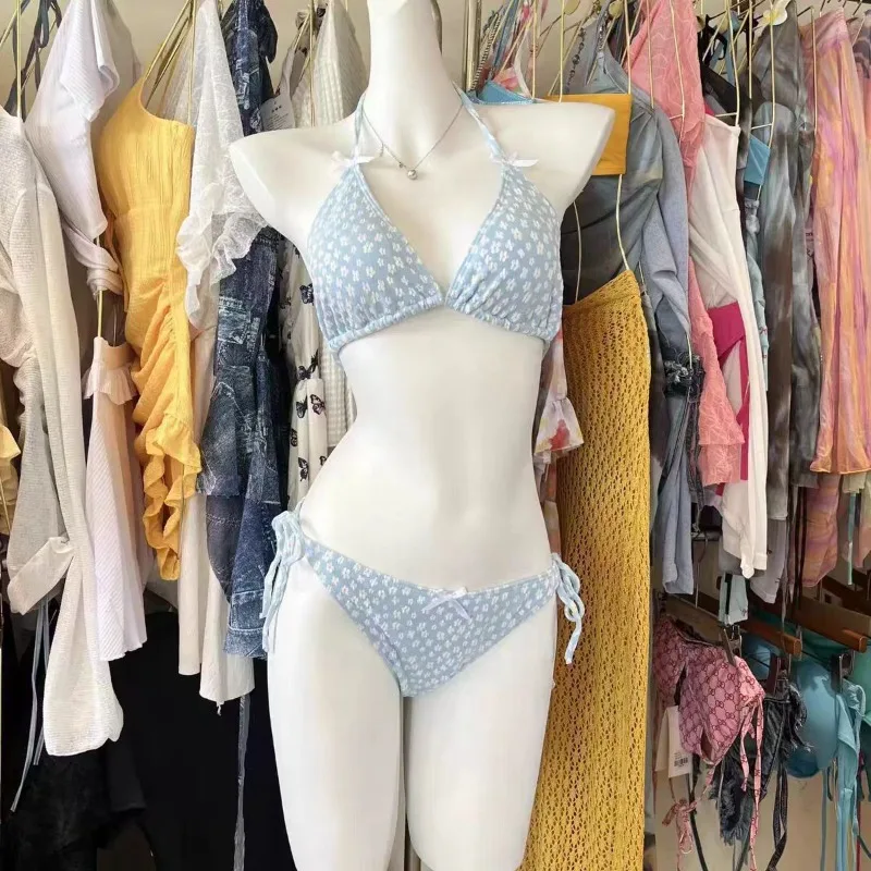 2025 Summer Swimsuit Women's Split Four-piece Bikini Long Sleeve Floral Swimsuit Cover Up Chic Beach Sunscreen Holiday Swimwear 
2025 Summer Swimsuit Women's Split Four-piece Bikini Long Sleeve Floral Swimsuit Cover Up Chic Beach Sunscreen Holiday Swimwear