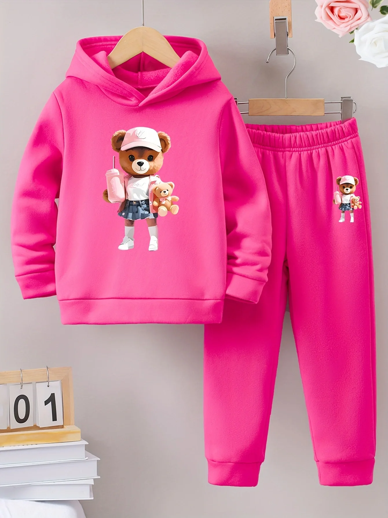 2sets Fashion exquisite girls Fall/Winter pattern printed with fleece warm lined hoodie and tracksuit pants
2sets Fashion exquisite girls Fall/Winter pattern printed with fleece warm lined hoodie and tracksuit pants