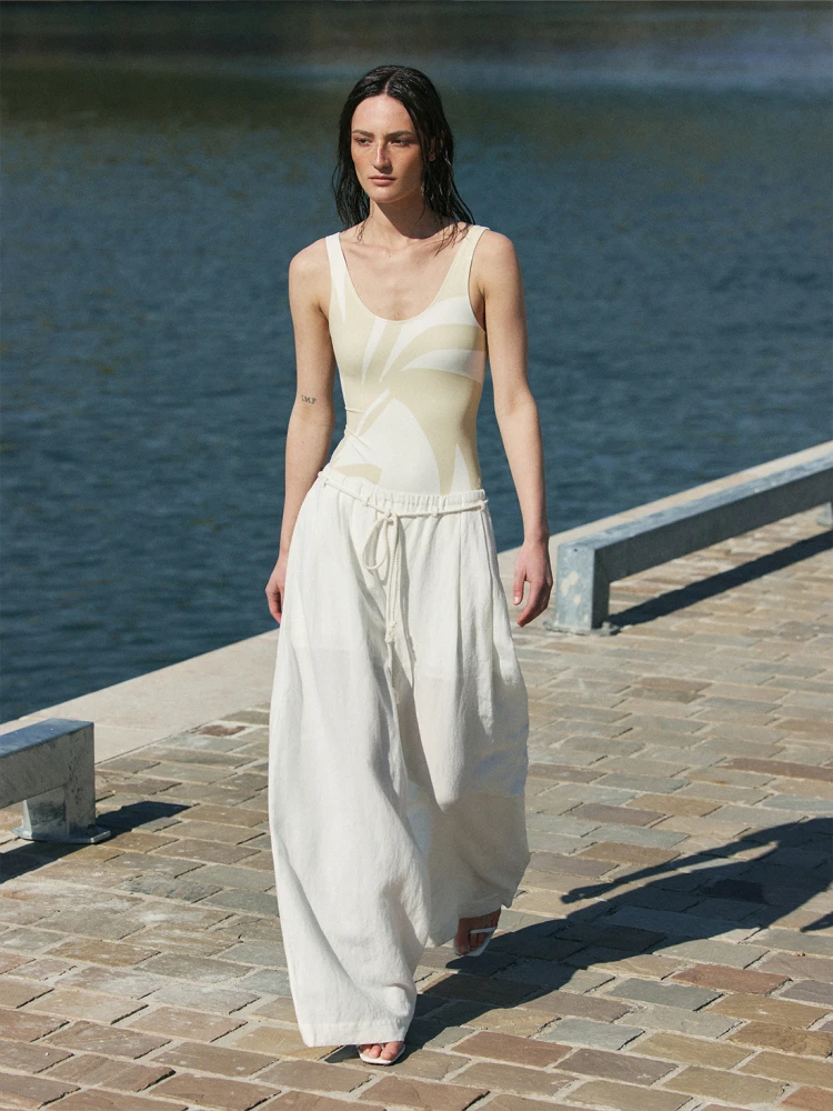 Легкие брюки Liegee с широкими штанинами, плиссированные, из смесового льна, повседневные, женские, летние, оригинальный дизайн
Легкие брюки Liegee с широкими штанинами, плиссированные, из смесового льна, повседневные, женские, летние, оригинальный дизайн