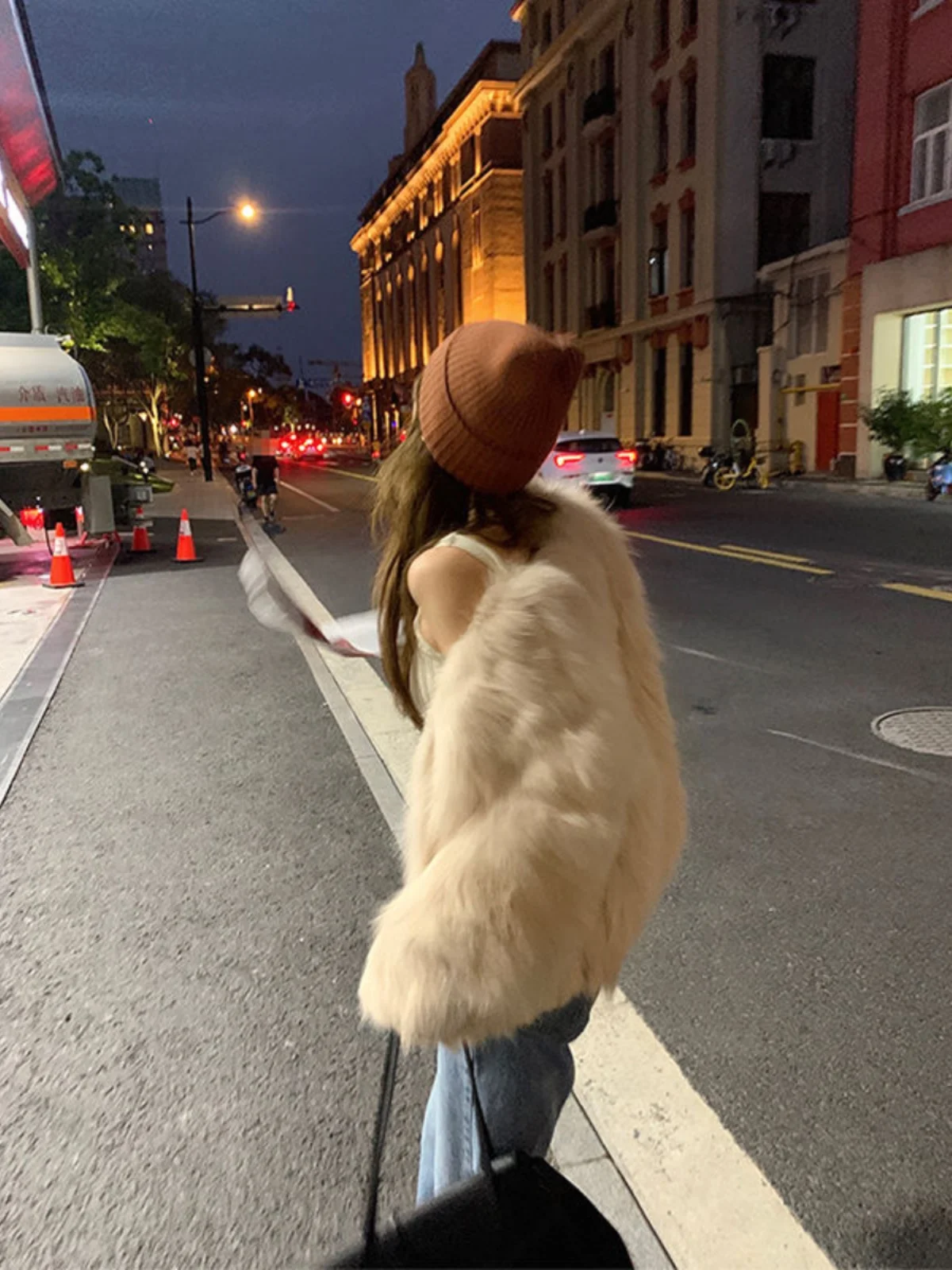 Молодежная женская зимняя куртка из искусственной кожи в корейском стиле с V-образным вырезом, прямого кроя, молодежная модная модель
Молодежная женская зимняя куртка из искусственной кожи в корейском стиле с V-образным вырезом, прямого кроя, молодежная модная модель