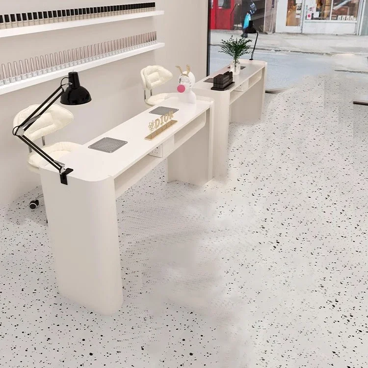 Роскошный современный белый металлический маникюрный стол для маникюрного салона с двойными станциями для салонов красоты и гостиных
Роскошный современный белый металлический маникюрный стол для маникюрного салона с двойными станциями для салонов красоты и гостиных