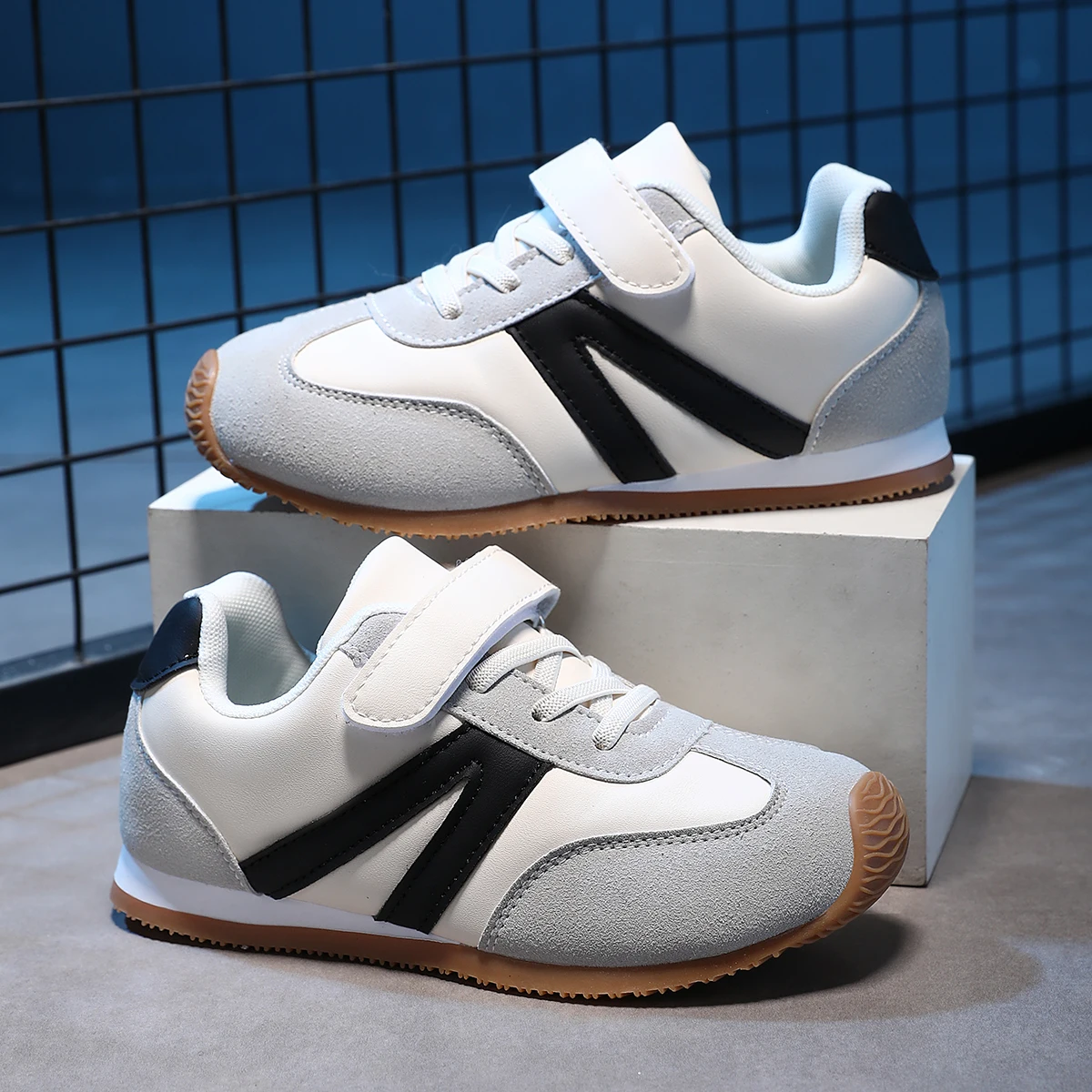 Kids Sneakers Sport Shoes Boys Fashion Leather Children Breathable Mesh Comfort Shoes Casual Walking Outdoor Girls Running Shoes
Kids Sneakers Sport Shoes Boys Fashion Leather Children Breathable Mesh Comfort Shoes Casual Walking Outdoor Girls Running Shoes