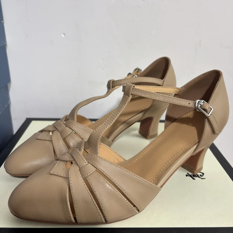 Elegant Women's Genuine Leather Sandals Summer Shoes 2025 Ankle Strap Red Nude Low Heels Flip Flops Female Party Shoes Close Toe
Elegant Women's Genuine Leather Sandals Summer Shoes 2025 Ankle Strap Red Nude Low Heels Flip Flops Female Party Shoes Close Toe
