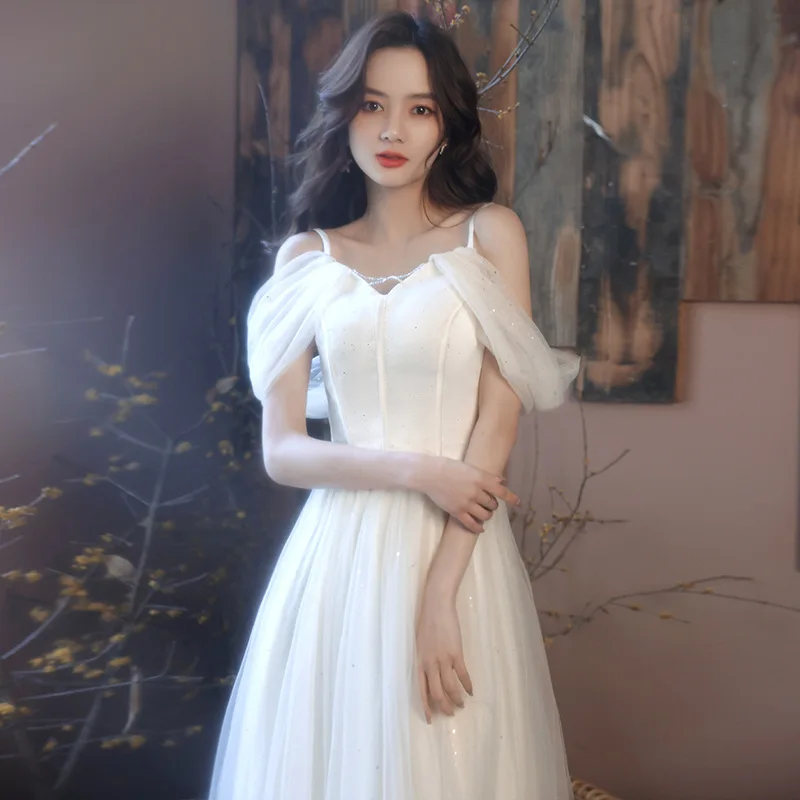 2022 Women's White Prom Dresses French Style Sequins Backless Long Birthday Party Gown New Elegant Spaghetti Strap Banquet Dress
2022 Women's White Prom Dresses French Style Sequins Backless Long Birthday Party Gown New Elegant Spaghetti Strap Banquet Dress
