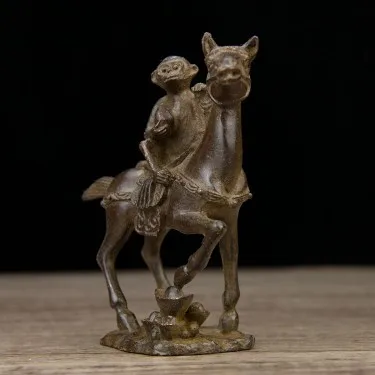 Collect old bronzes immediately close door to success. Collections are home and the Year Tiger helps to transport ornaments.
Collect old bronzes immediately close door to success. Collections are home and the Year Tiger helps to transport ornaments.
