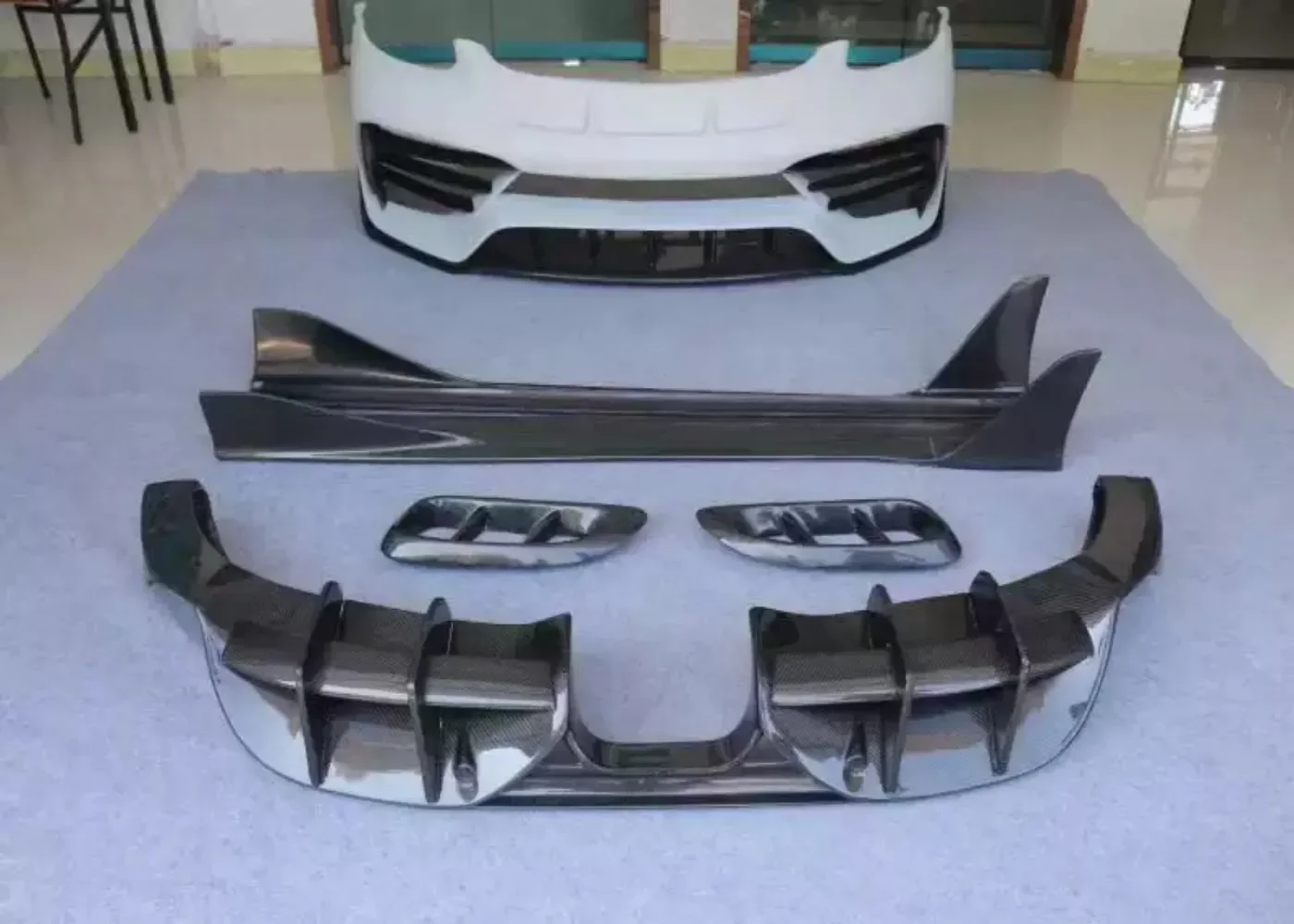 Car Front bumper surrounded Body kit front radiator grille rear lip Side skirt for Porsche 718 upgrade
Car Front bumper surrounded Body kit front radiator grille rear lip Side skirt for Porsche 718 upgrade