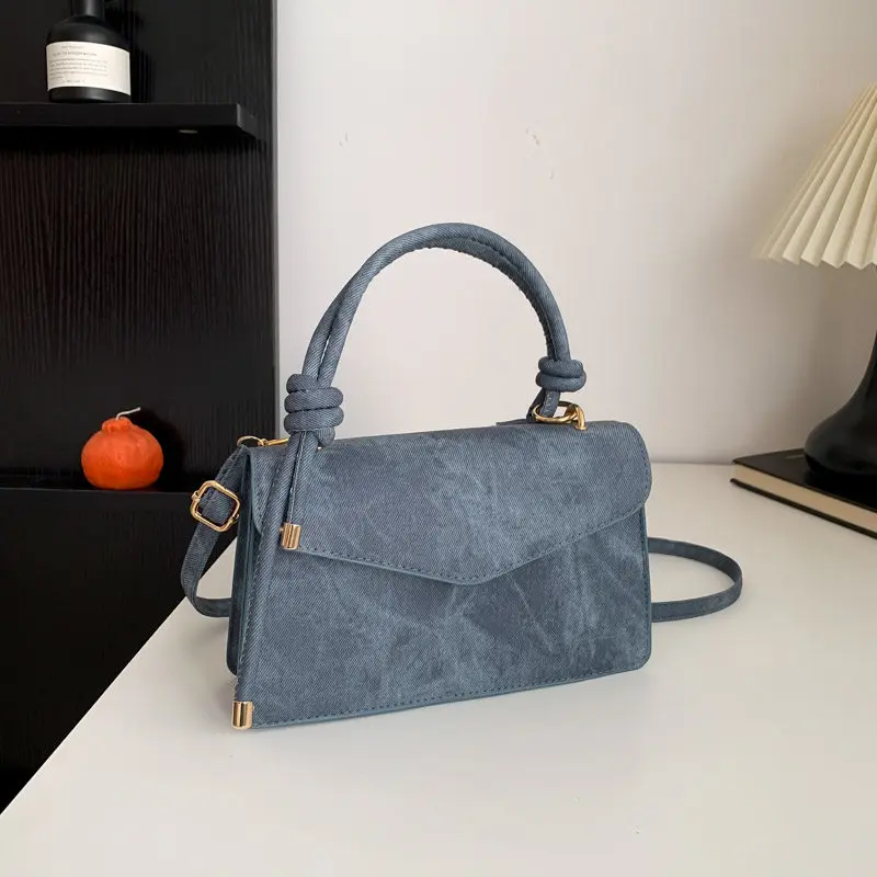 Модная простая персонализированная женская маленькая сумка, новая универсальная сумка через плечо, мини-квадратная сумка.
Модная простая персонализированная женская маленькая сумка, новая универсальная сумка через плечо, мини-квадратная сумка.