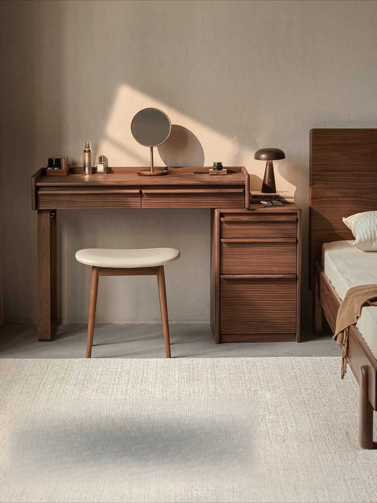 HYS new North American black walnut solid wood dresser storage chest integrated bedroom makeup table retractable
HYS new North American black walnut solid wood dresser storage chest integrated bedroom makeup table retractable