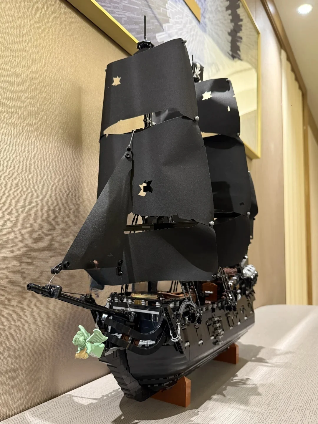 New MOC black pirate ship model home decor building blocks for boys as holiday gifts
New MOC black pirate ship model home decor building blocks for boys as holiday gifts