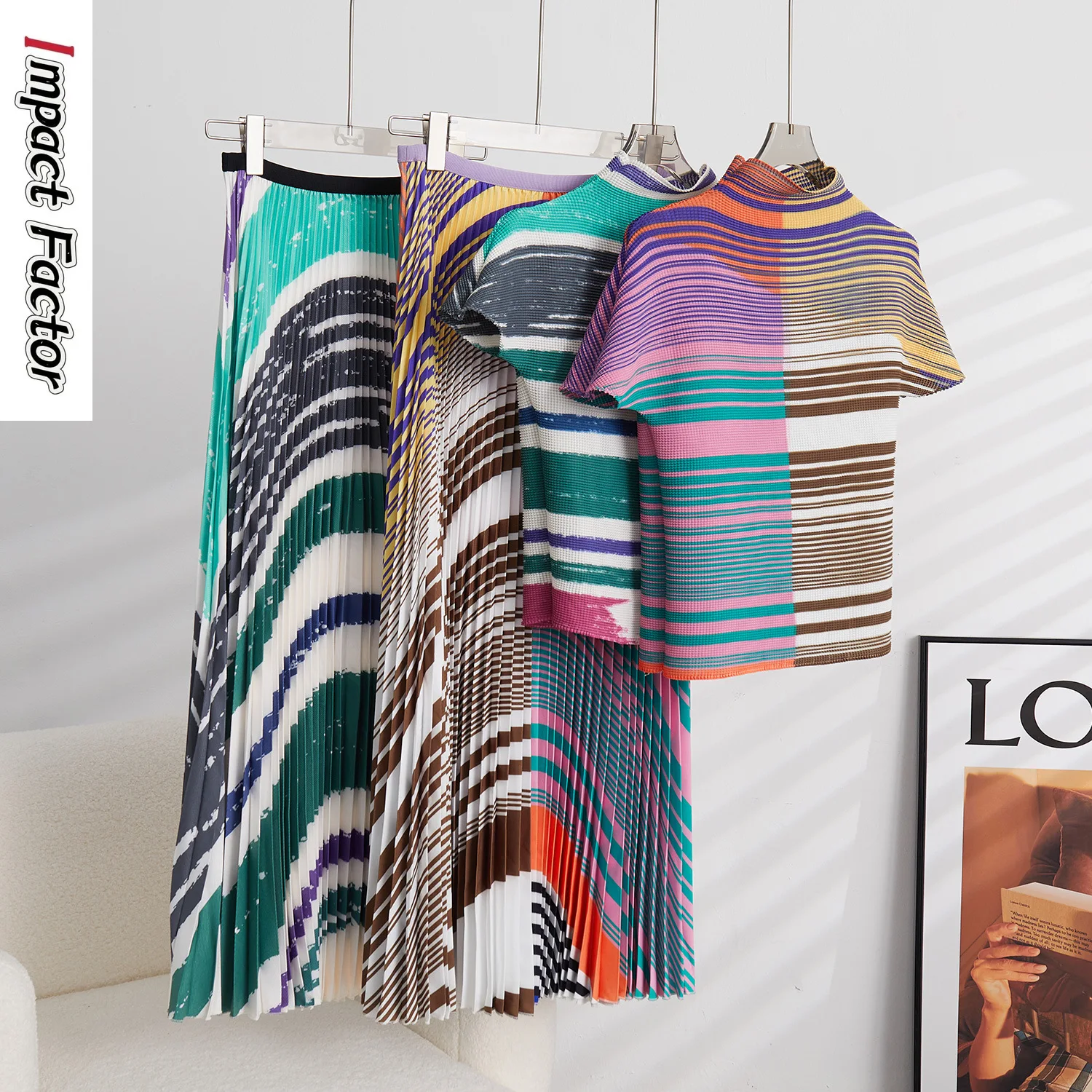 Fashion Casual Set Women's Fashion Style Summer 2024 New Stripe Pleated Short Sleeve T-shirt Shirt Half Skirt Two Piece Set
Fashion Casual Set Women's Fashion Style Summer 2024 New Stripe Pleated Short Sleeve T-shirt Shirt Half Skirt Two Piece Set