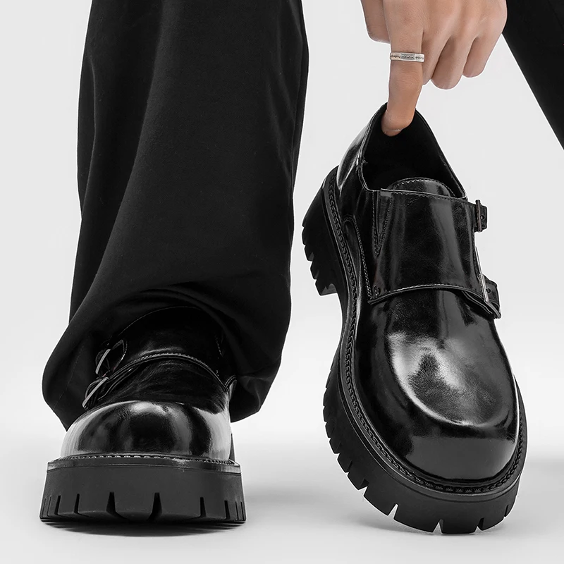 Men's Derby Leather Shoes Designer luxury style Office Leisure Business Outdoor Fashion Street Black thick soled shoes New
Men's Derby Leather Shoes Designer luxury style Office Leisure Business Outdoor Fashion Street Black thick soled shoes New