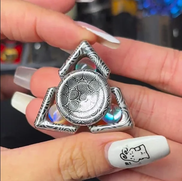 Used EDC QEDC Linglong Damascus fidget decompression toy
Used EDC QEDC Linglong Damascus fidget decompression toy