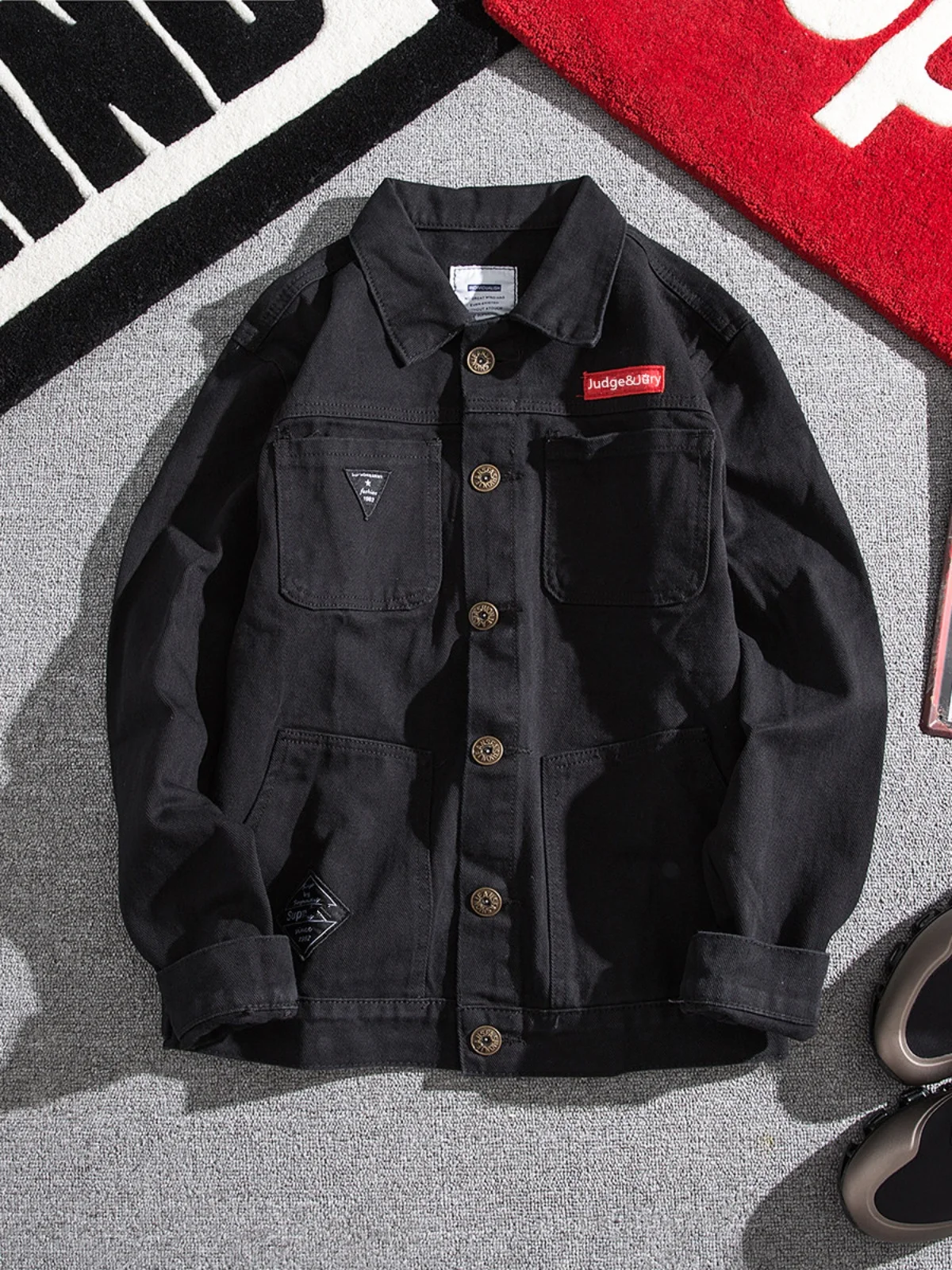 Мужская джинсовая куртка, повседневная износостойкая свободная посадка с несколькими карманами, японская осенне-зимняя верхняя одежда, модный бренд
Мужская джинсовая куртка, повседневная износостойкая свободная посадка с несколькими карманами, японская осенне-зимняя верхняя одежда, модный бренд