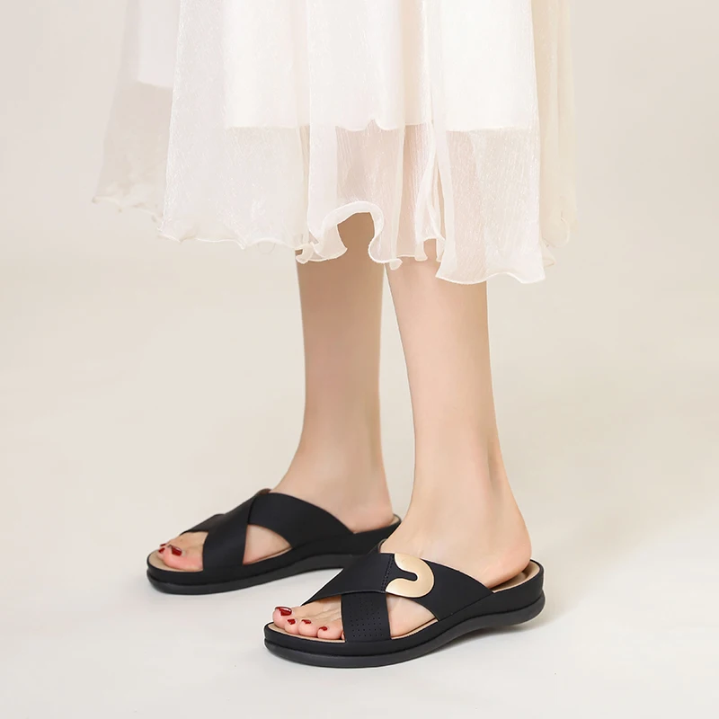 Luxury Elegant Summer trendy fashionable women's slippers soft leather slimming versatile non slip lightweight casual sandals
Luxury Elegant Summer trendy fashionable women's slippers soft leather slimming versatile non slip lightweight casual sandals