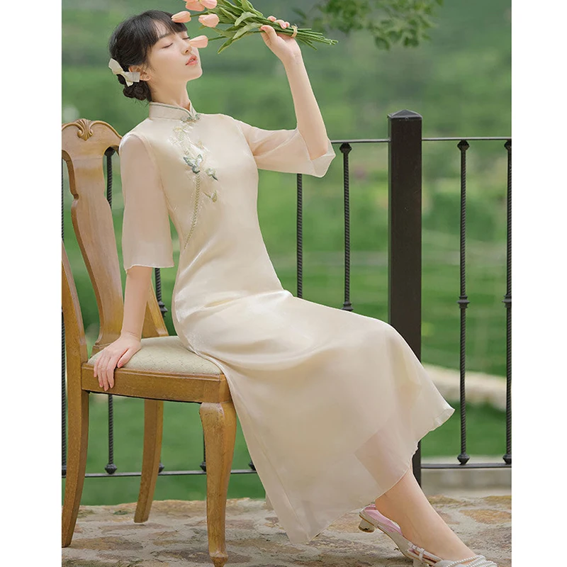Women Vintage Chinese Cheongsam Half Sleeve Embroidered Elegant Party Performance Evening Party Dress
Women Vintage Chinese Cheongsam Half Sleeve Embroidered Elegant Party Performance Evening Party Dress