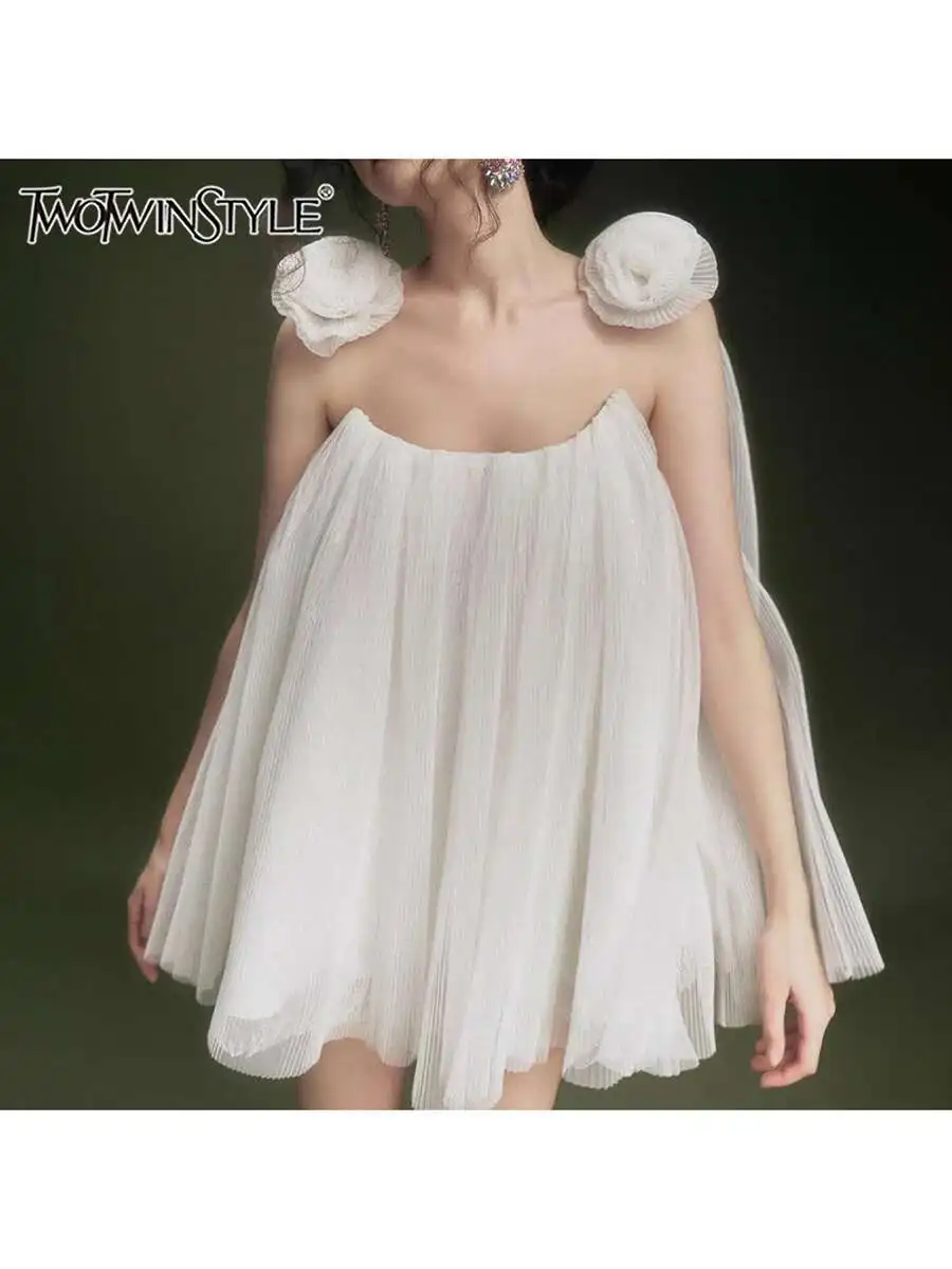 TWOTWINSTYLE Solid Spliced Appliques Loose Mini Dresses For Women Strapless Sleeveless High Waist Temperament Dress Female New
TWOTWINSTYLE Solid Spliced Appliques Loose Mini Dresses For Women Strapless Sleeveless High Waist Temperament Dress Female New