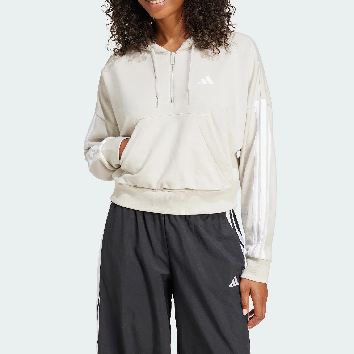 Adidas подлинная новая женская трикотажная повседневная спортивная одежда на молнии JN1958
Adidas подлинная новая женская трикотажная повседневная спортивная одежда на молнии JN1958