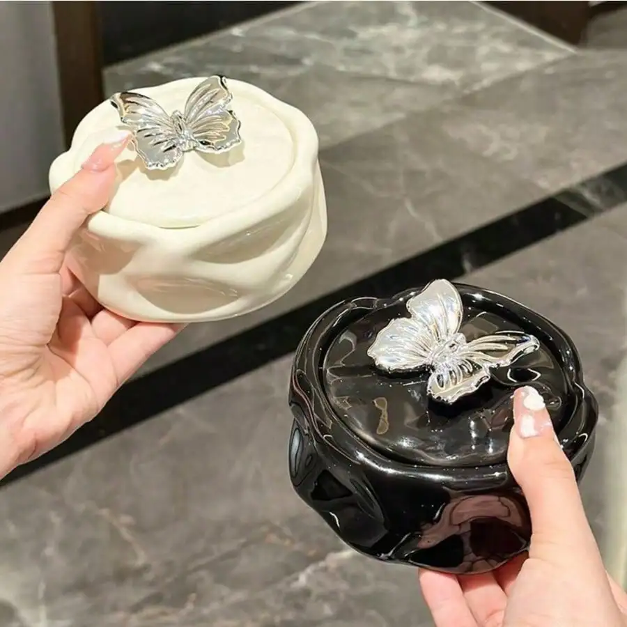 1Pc Ashtray With Butterfly Lid, Prevent Ash From Flying Indoor Living Room Office Car Smoking Crafts,Home Decor,Desk Accessories
1Pc Ashtray With Butterfly Lid, Prevent Ash From Flying Indoor Living Room Office Car Smoking Crafts,Home Decor,Desk Accessories