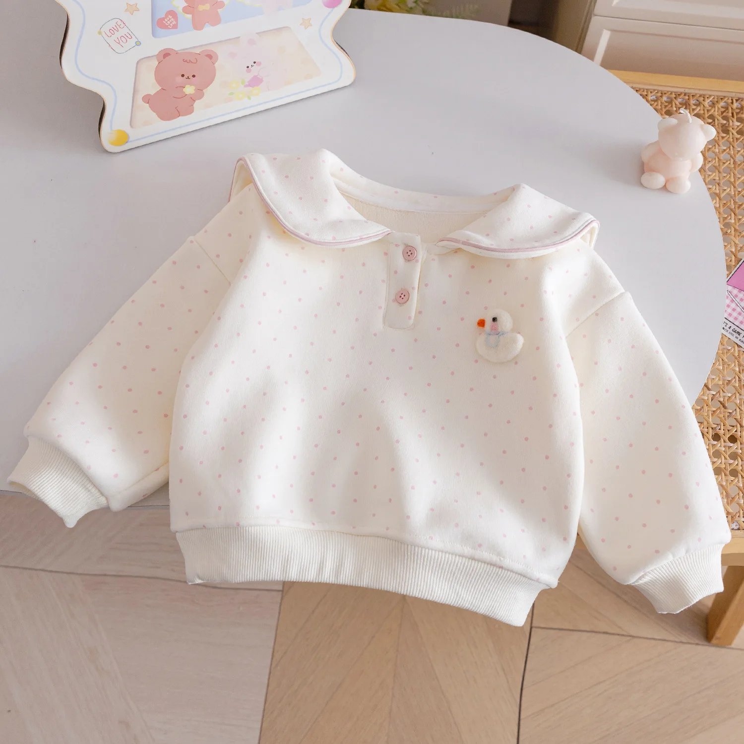 Baby Girl Soft Cute Doll Collar Fleece Sweater 2025 Autumn and Winter New Girls Sweet Wind Jumper
Baby Girl Soft Cute Doll Collar Fleece Sweater 2025 Autumn and Winter New Girls Sweet Wind Jumper