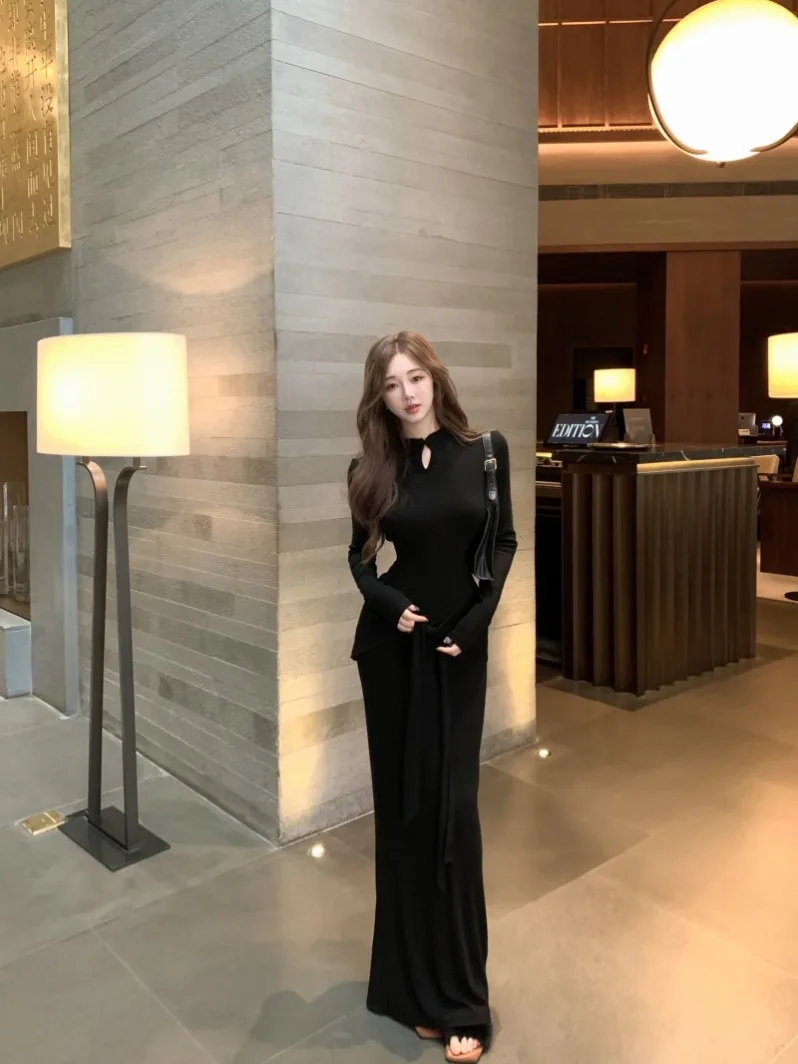 Elegant Knitted Long Sleeve Dress with Belt Women's Winter Casual Set Half High Collar Wrap Skirt Two Piece Set
Elegant Knitted Long Sleeve Dress with Belt Women's Winter Casual Set Half High Collar Wrap Skirt Two Piece Set