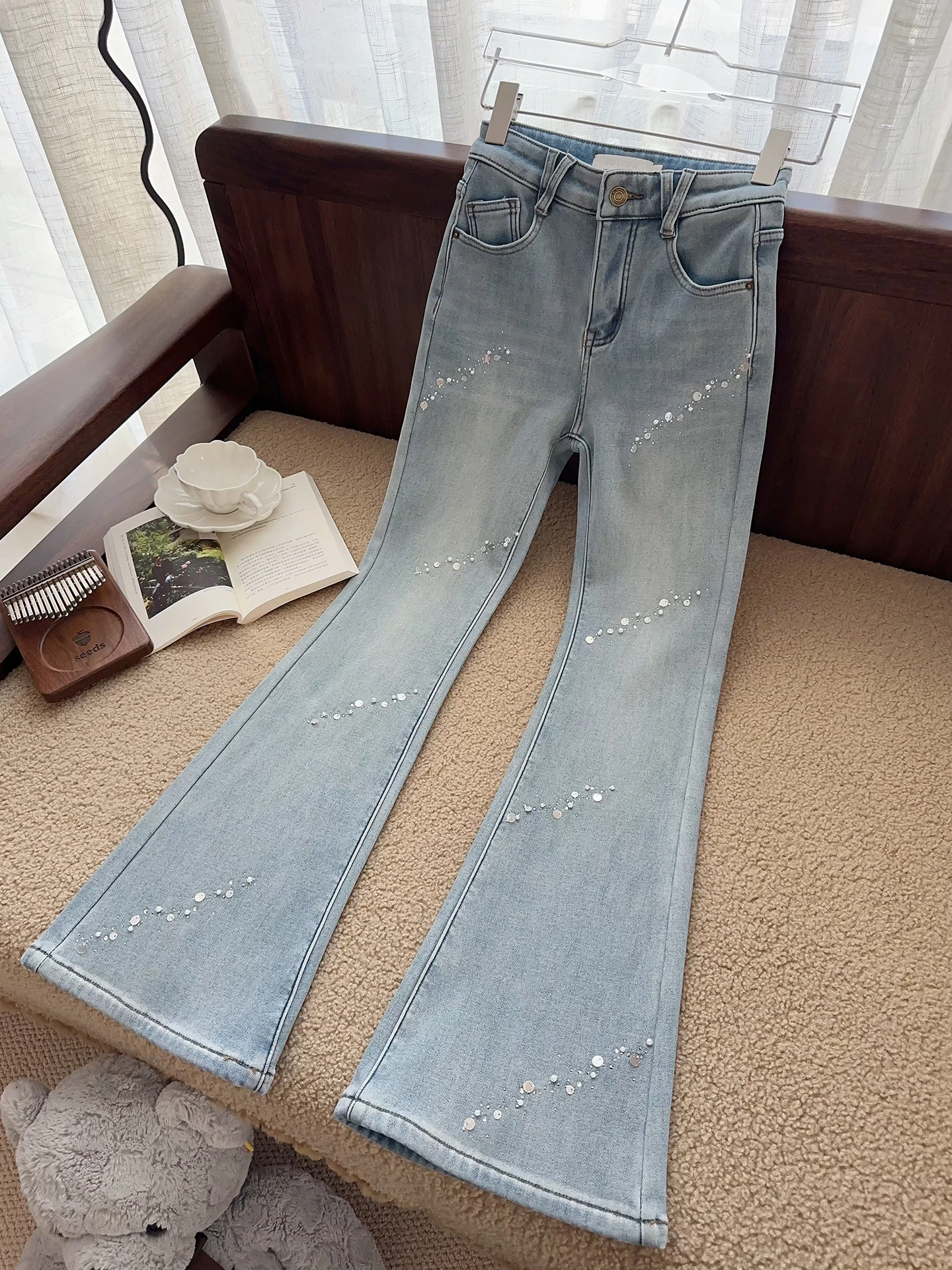 Джинсы-клеш с высокой талией и флисовой подкладкой Design Sensation, женские зимние новые блестящие брюки с эффектом похудения и стразами, длинные
Джинсы-клеш с высокой талией и флисовой подкладкой Design Sensation, женские зимние новые блестящие брюки с эффектом похудения и стразами, длинные