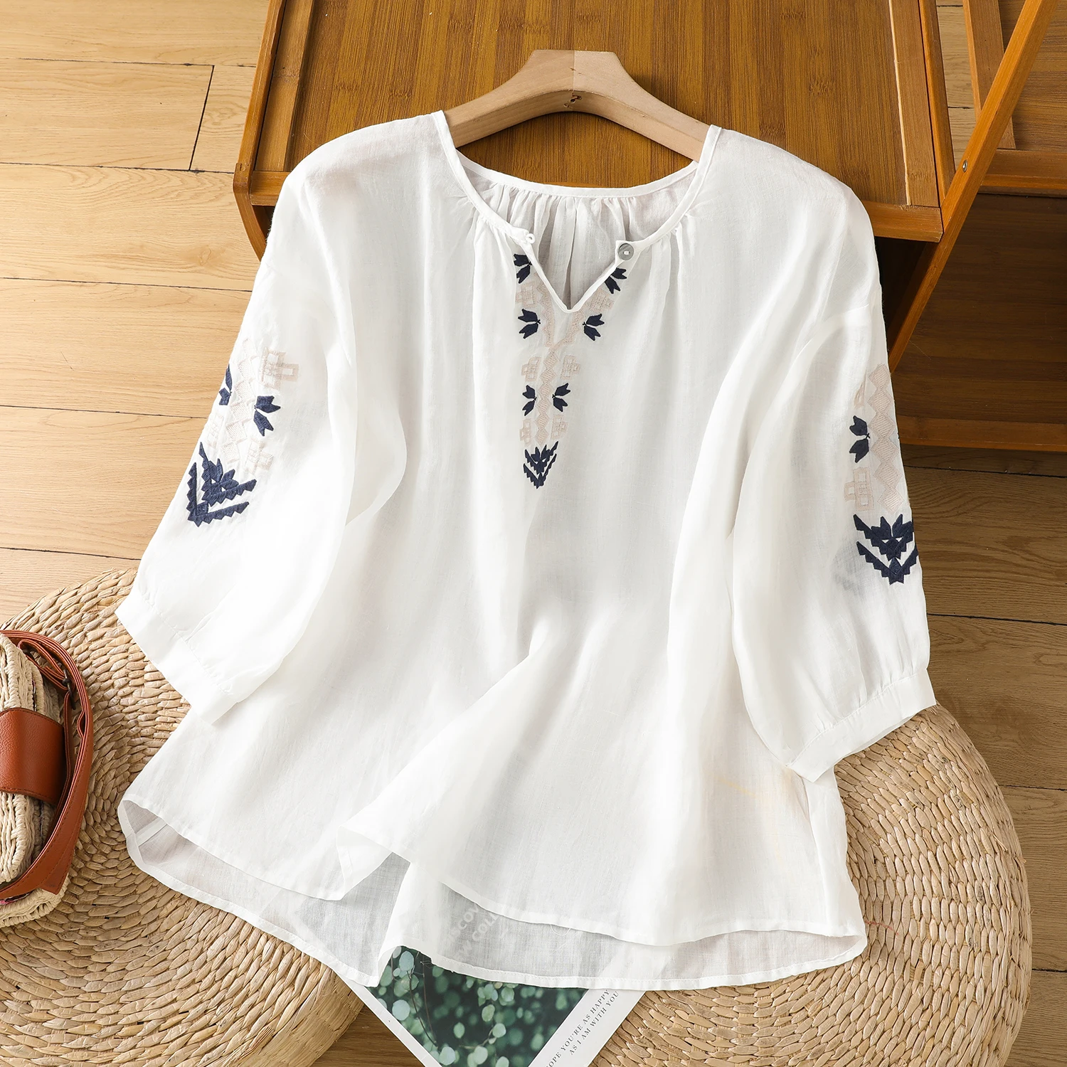 Vintage Ethnic Split V-neck Embroidery Cotton Linen Shirts Blouses Women Summer Big Sizes Boho Style White Blue Green Pink Top
Vintage Ethnic Split V-neck Embroidery Cotton Linen Shirts Blouses Women Summer Big Sizes Boho Style White Blue Green Pink Top