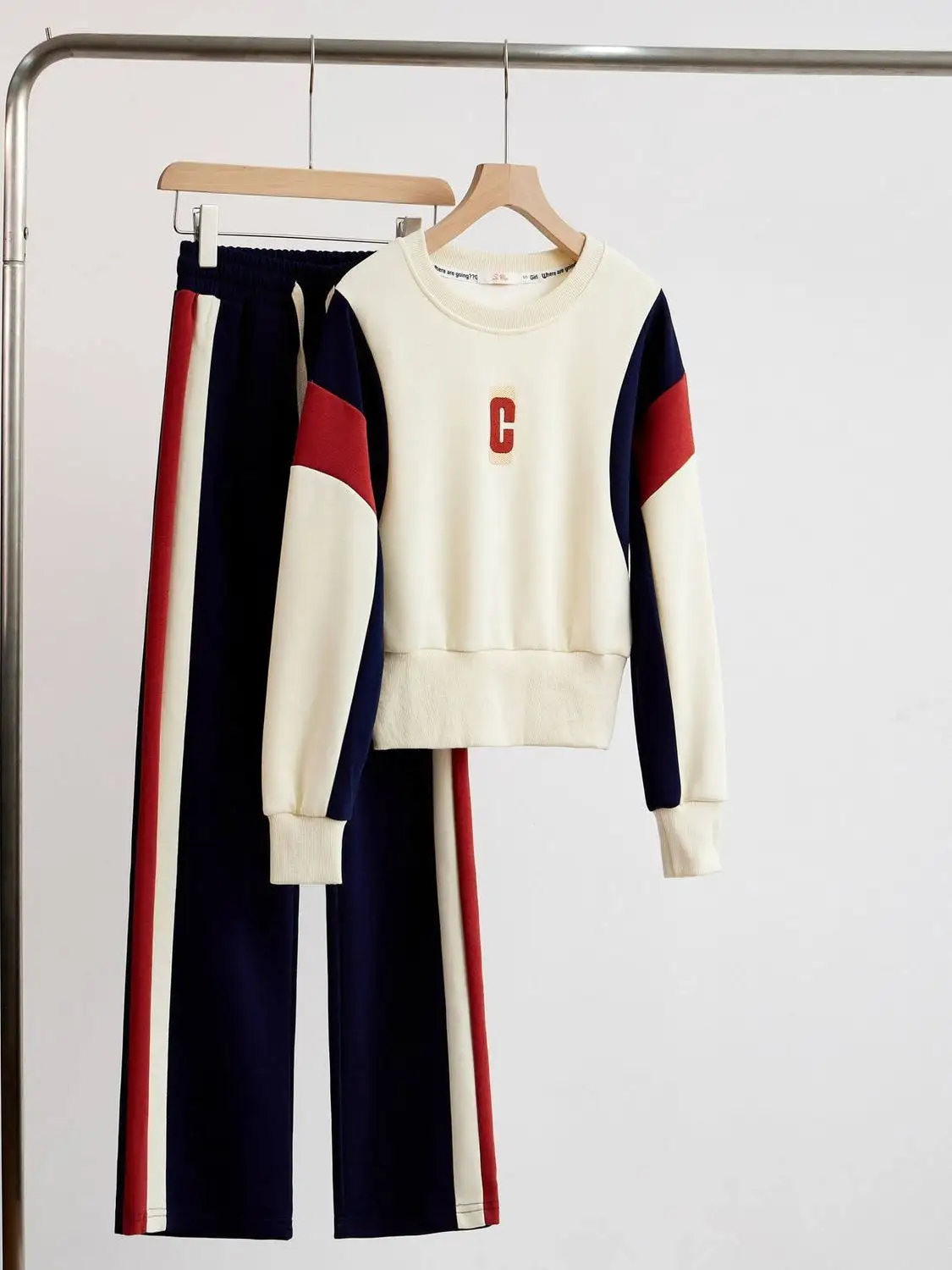 Women's Sporty Two-Piece Set Zipper Hoodie Wide Leg Pants Color Block Fashionable Casual Wear Polyester Fiber Elastic
Women's Sporty Two-Piece Set Zipper Hoodie Wide Leg Pants Color Block Fashionable Casual Wear Polyester Fiber Elastic