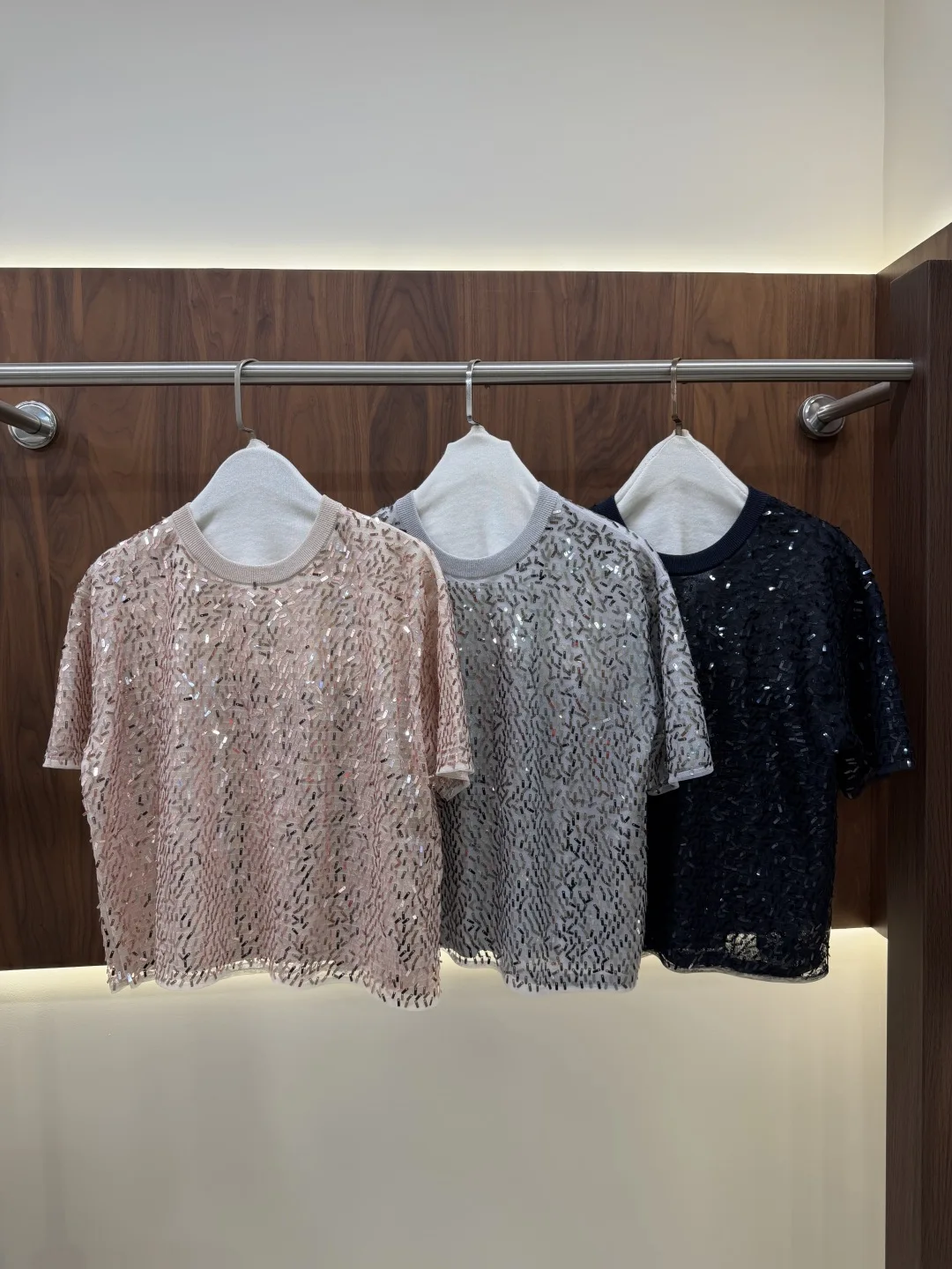 2026 New High-Quality, Stylish, Heavily Embellished Sequin Double-Layer Linen Short-Sleeve Crew-Neck Pullover
2026 New High-Quality, Stylish, Heavily Embellished Sequin Double-Layer Linen Short-Sleeve Crew-Neck Pullover