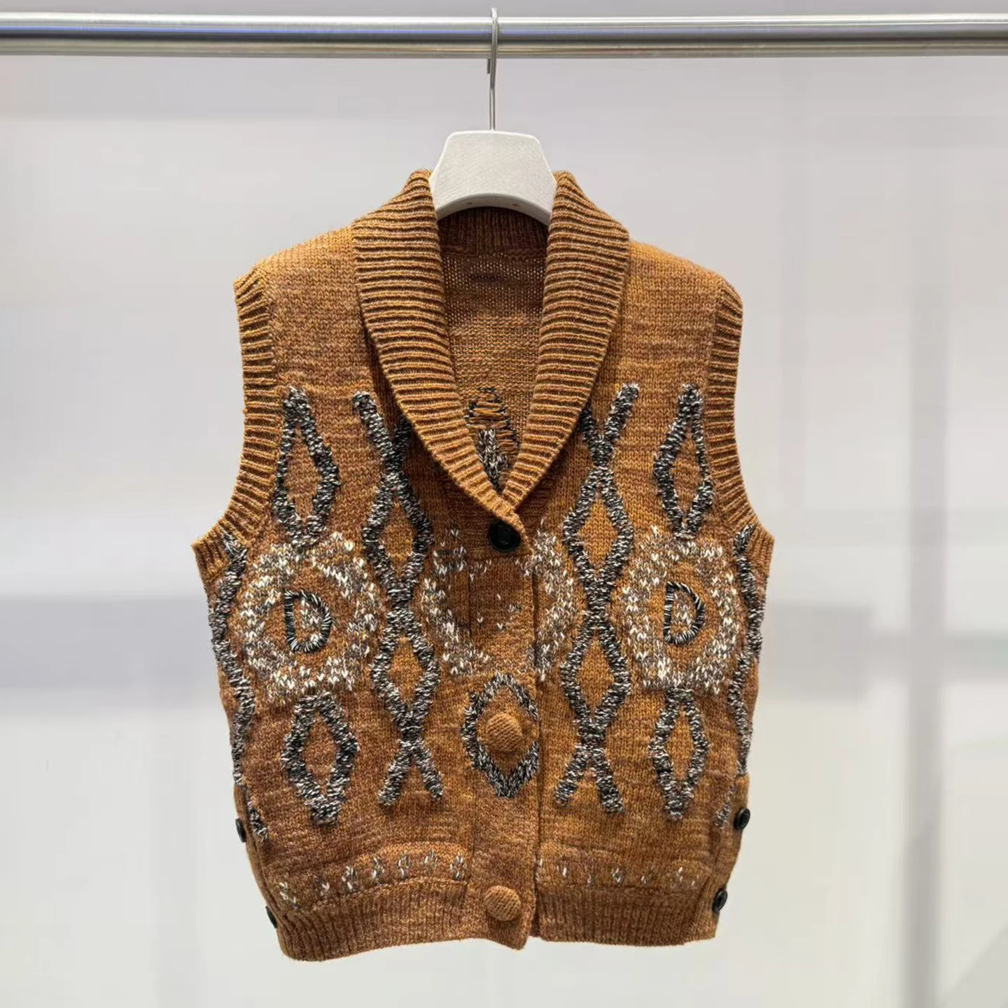 High-End Women's Knitted Vest Winter New Arrival Vintage Diamond id Svel Turn-down Collar Warm Soft Medium Thin
High-End Women's Knitted Vest Winter New Arrival Vintage Diamond id Svel Turn-down Collar Warm Soft Medium Thin