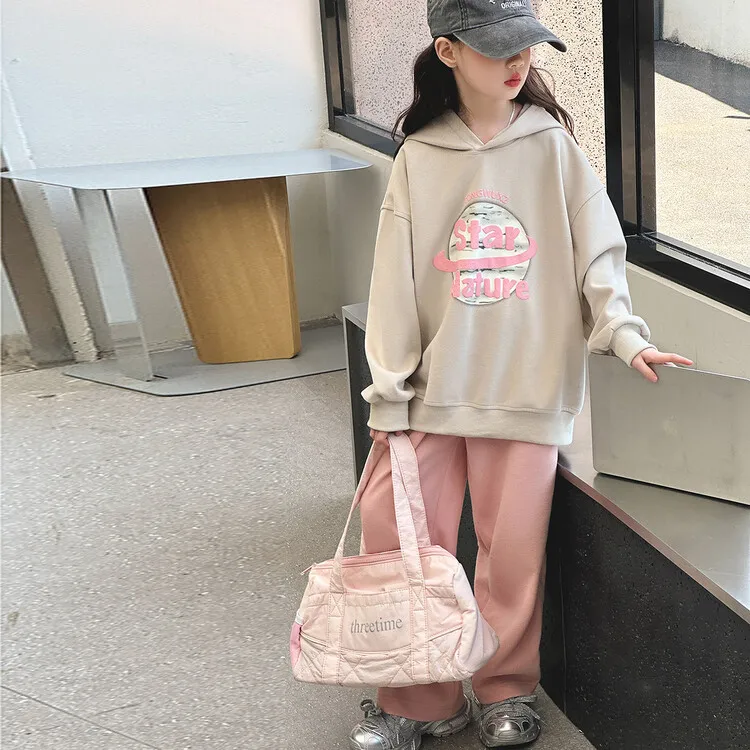 Baby Girl Clothes Suit Girls Suit Autumn 2024 New Children Printed Hoodie Loose Wide-leg Trousers Fashion Two-piece
Baby Girl Clothes Suit Girls Suit Autumn 2024 New Children Printed Hoodie Loose Wide-leg Trousers Fashion Two-piece