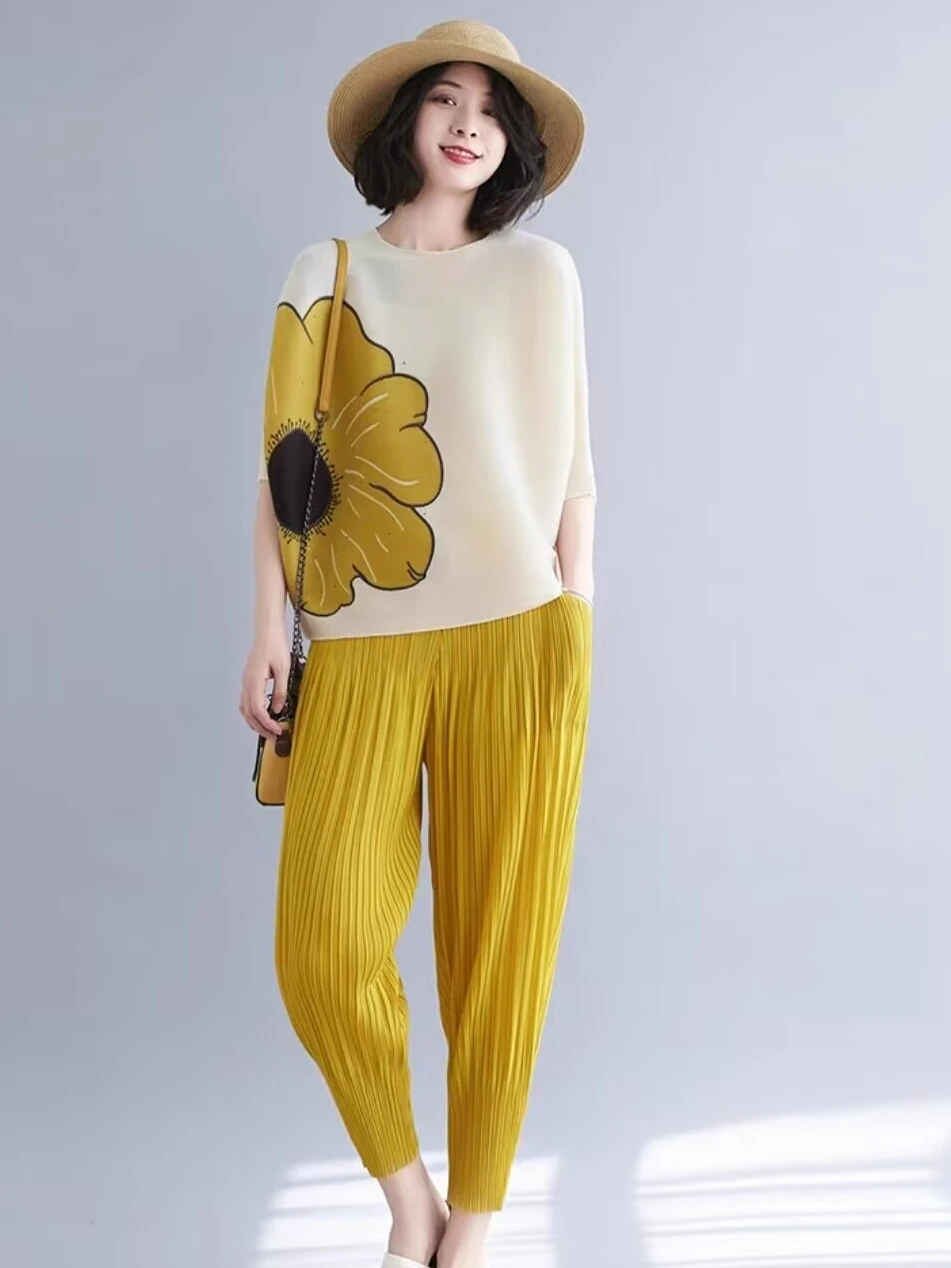 Spring Fashion Pleated Women's Set Loose Large Size Print Top Harlan Nine Points Old Dad Pants Polyester Fiber round Neck
Spring Fashion Pleated Women's Set Loose Large Size Print Top Harlan Nine Points Old Dad Pants Polyester Fiber round Neck